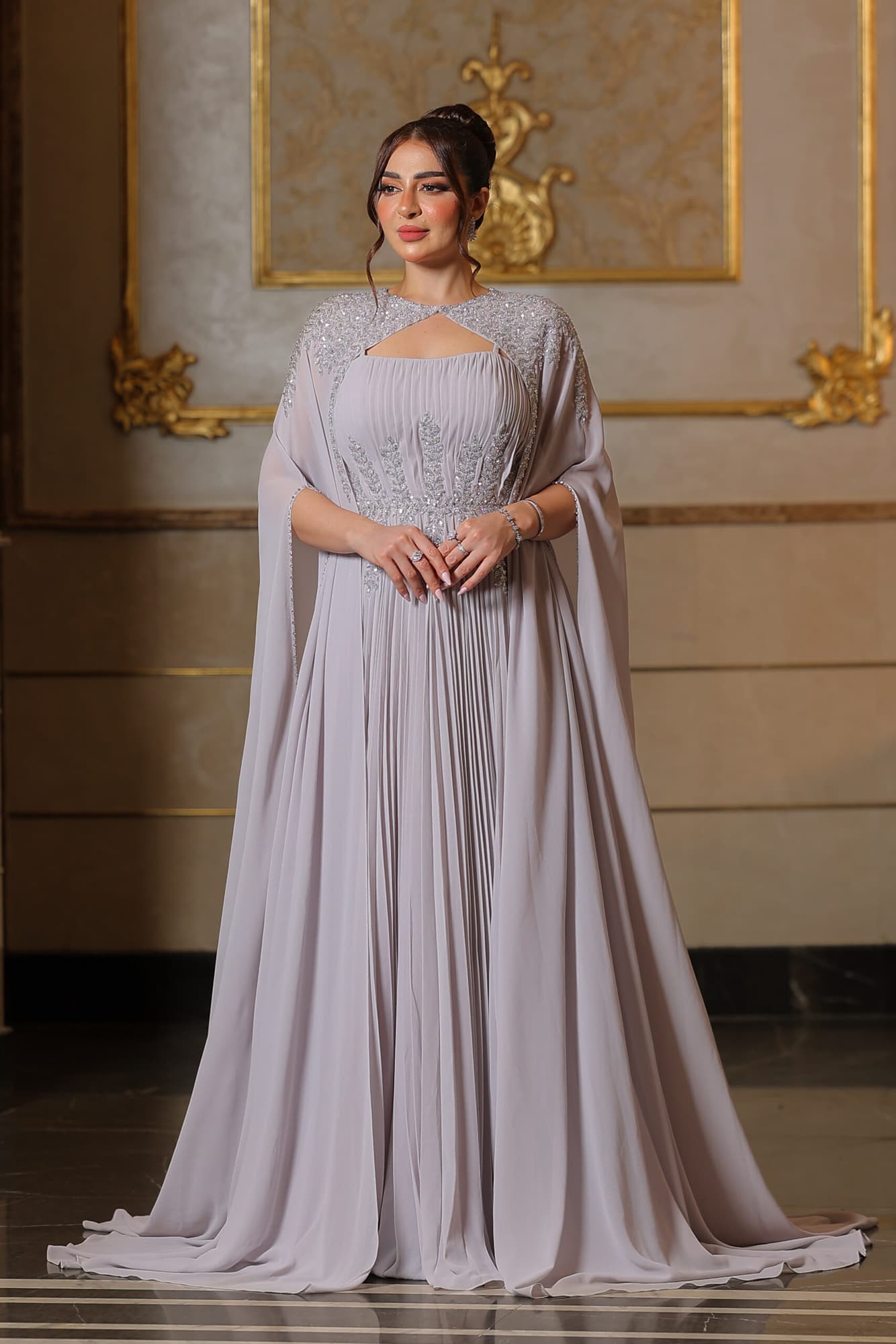 طقم سهرة فستان كسرات ووشاح خارجي