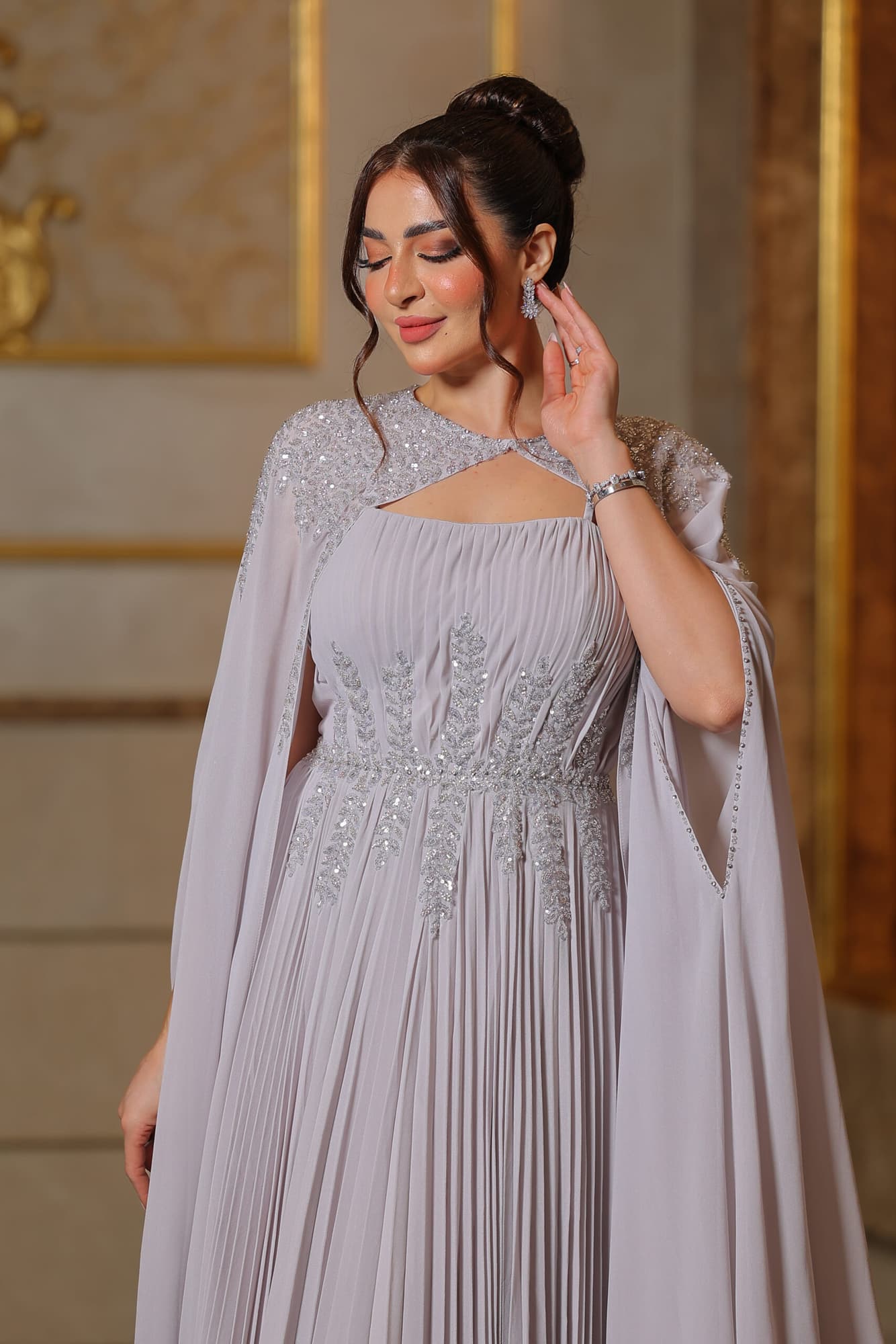 طقم سهرة فستان كسرات ووشاح خارجي