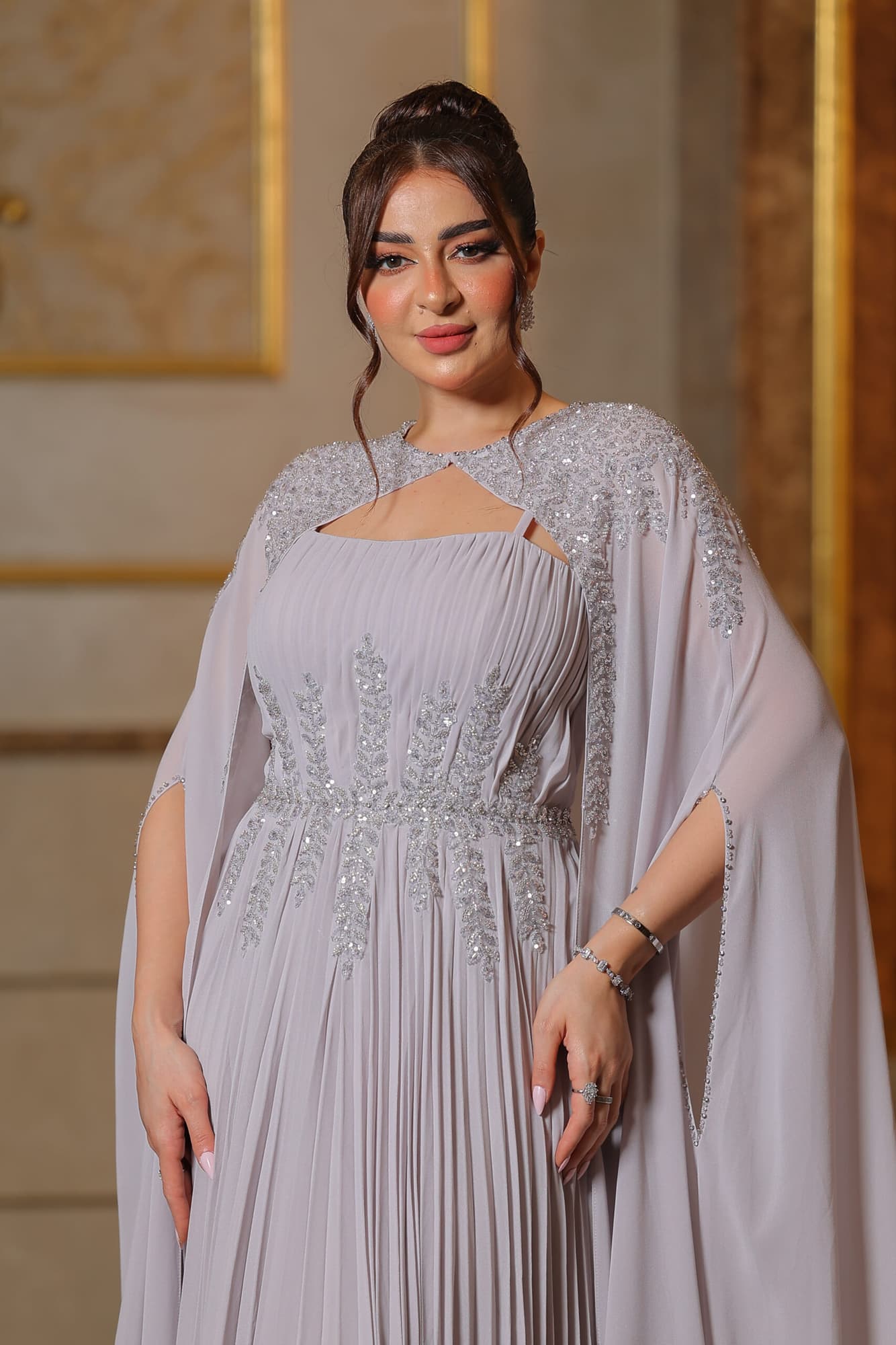 طقم سهرة فستان كسرات ووشاح خارجي