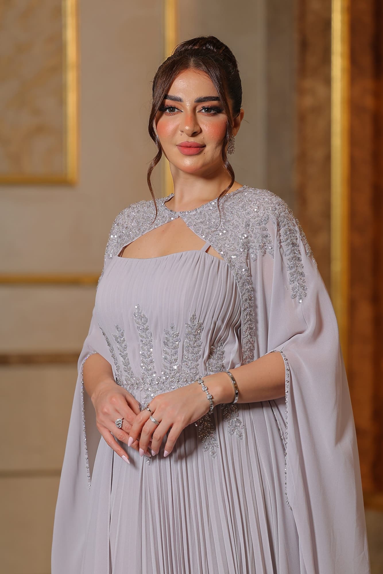 طقم سهرة فستان كسرات ووشاح خارجي