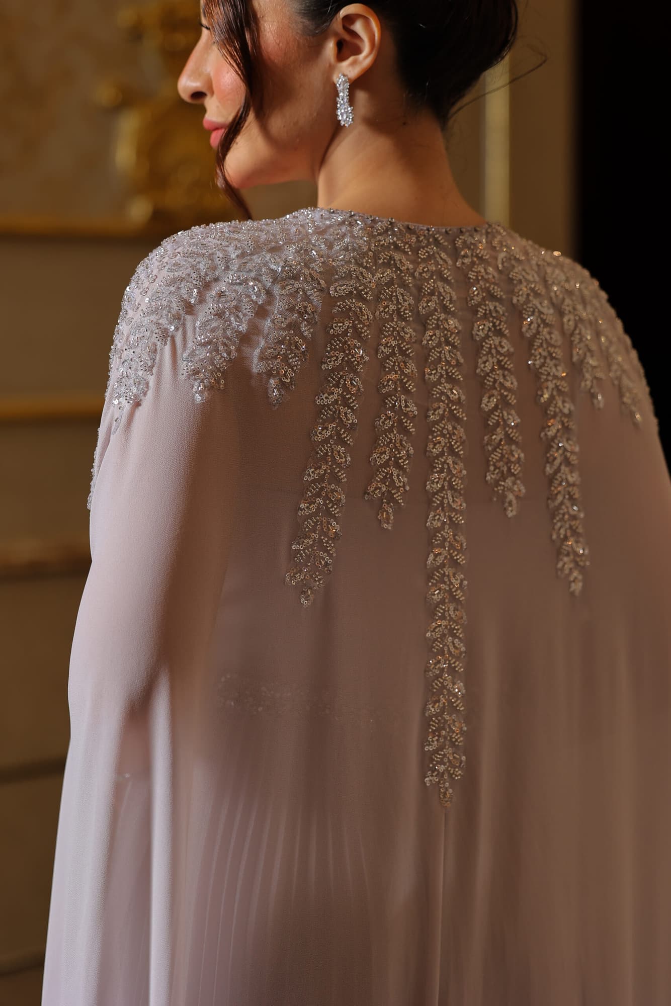 طقم سهرة فستان كسرات ووشاح خارجي