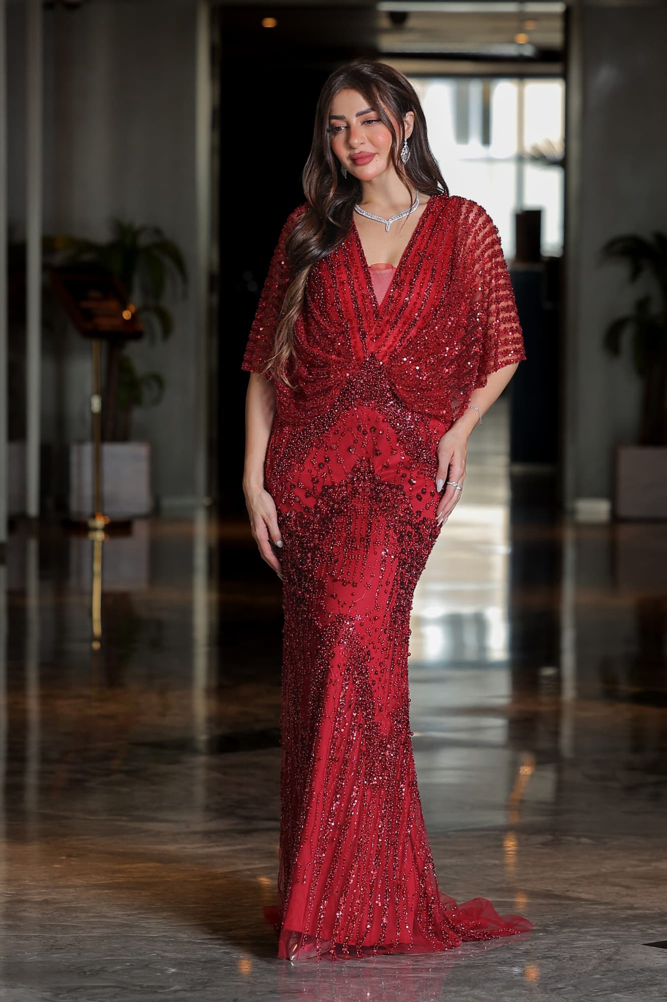 فستان سهرة بقصة فراشة مطرز بلؤلؤ وخرز