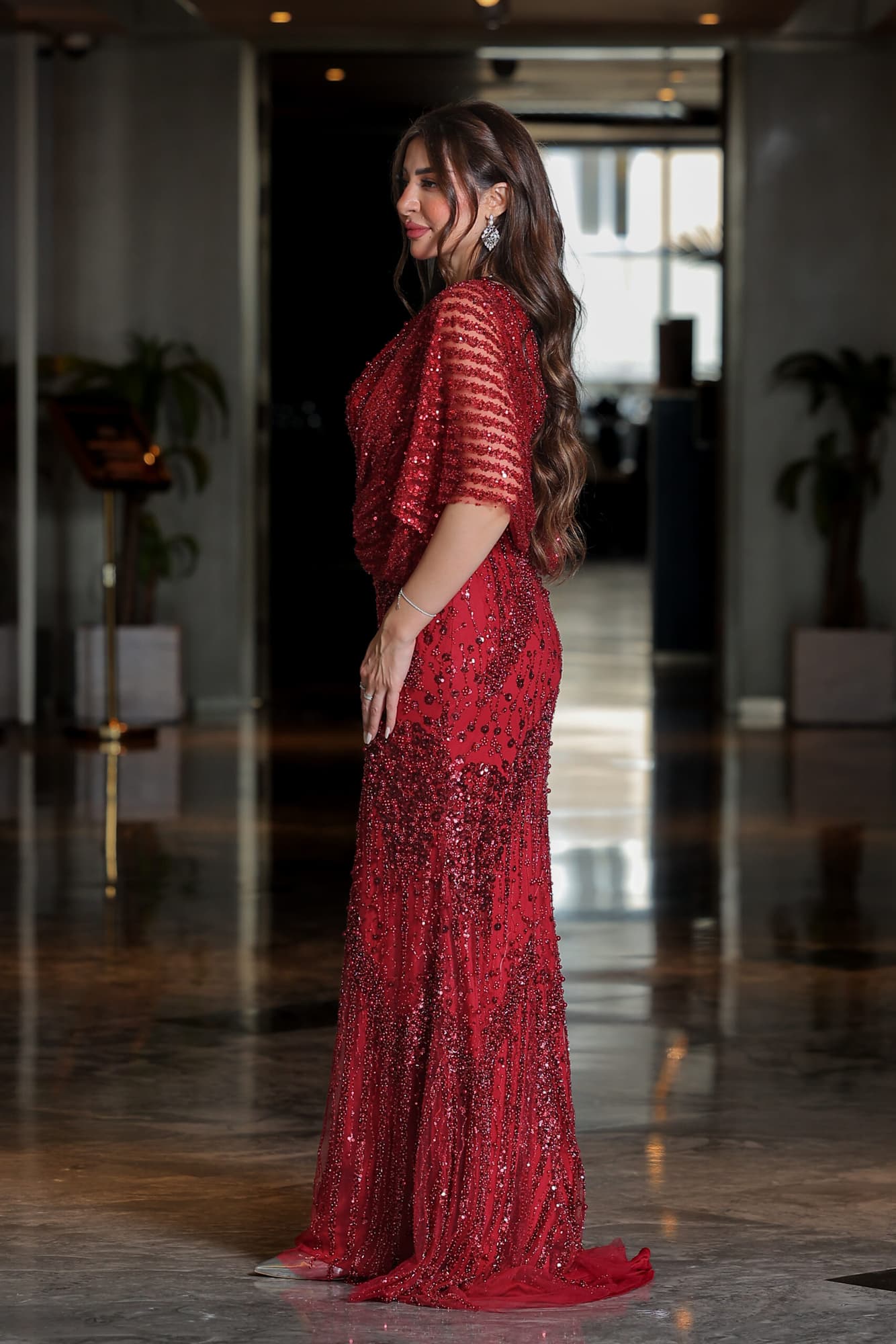 فستان سهرة بقصة فراشة مطرز بلؤلؤ وخرز