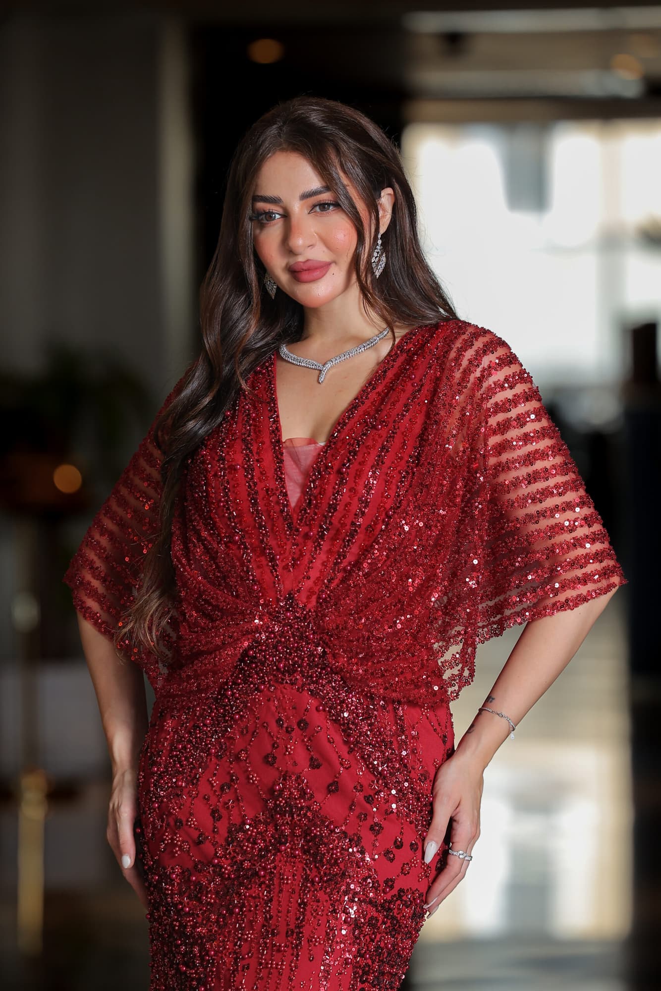 فستان سهرة بقصة فراشة مطرز بلؤلؤ وخرز