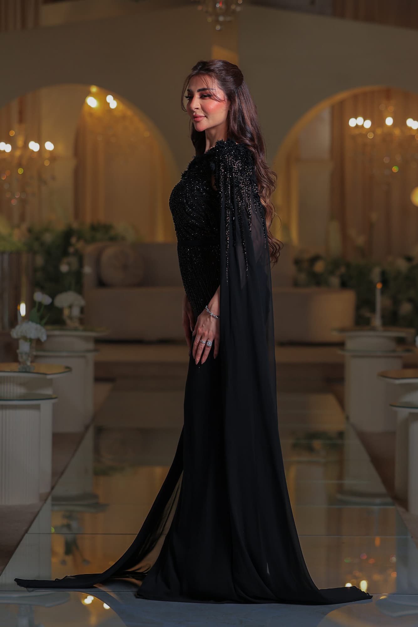 فستان سهرة مصمّم بقصة تبرز جمال القوام