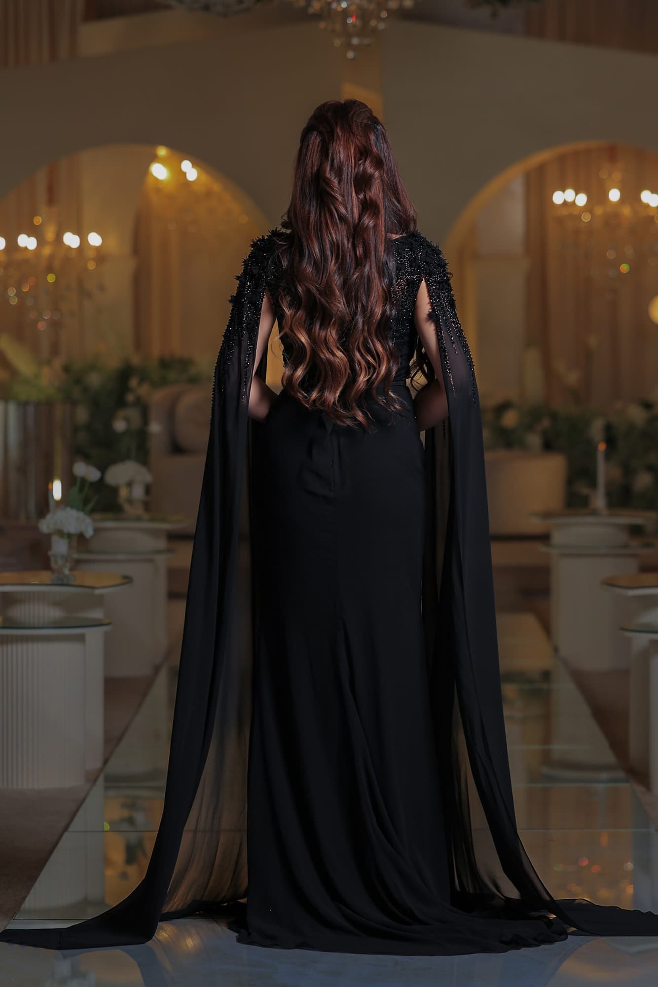 فستان سهرة مصمّم بقصة تبرز جمال القوام