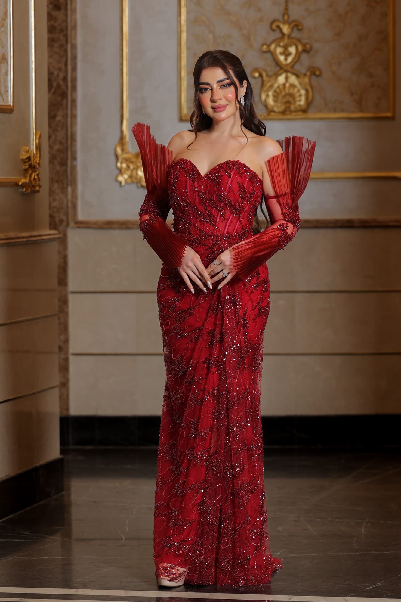 فستان سهرة مطرز كامل باكمام ذيل سمكة