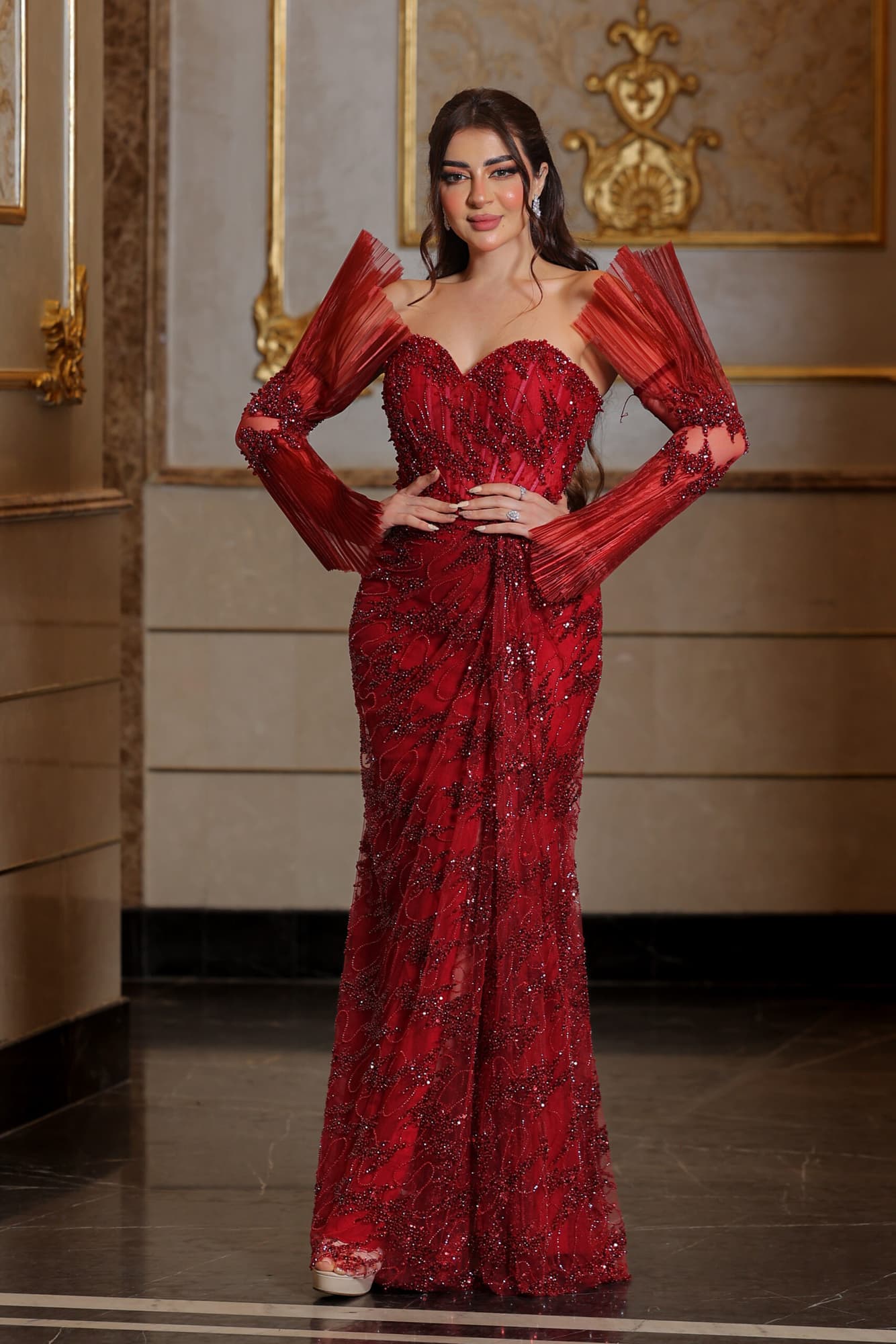 فستان سهرة مطرز كامل باكمام ذيل سمكة