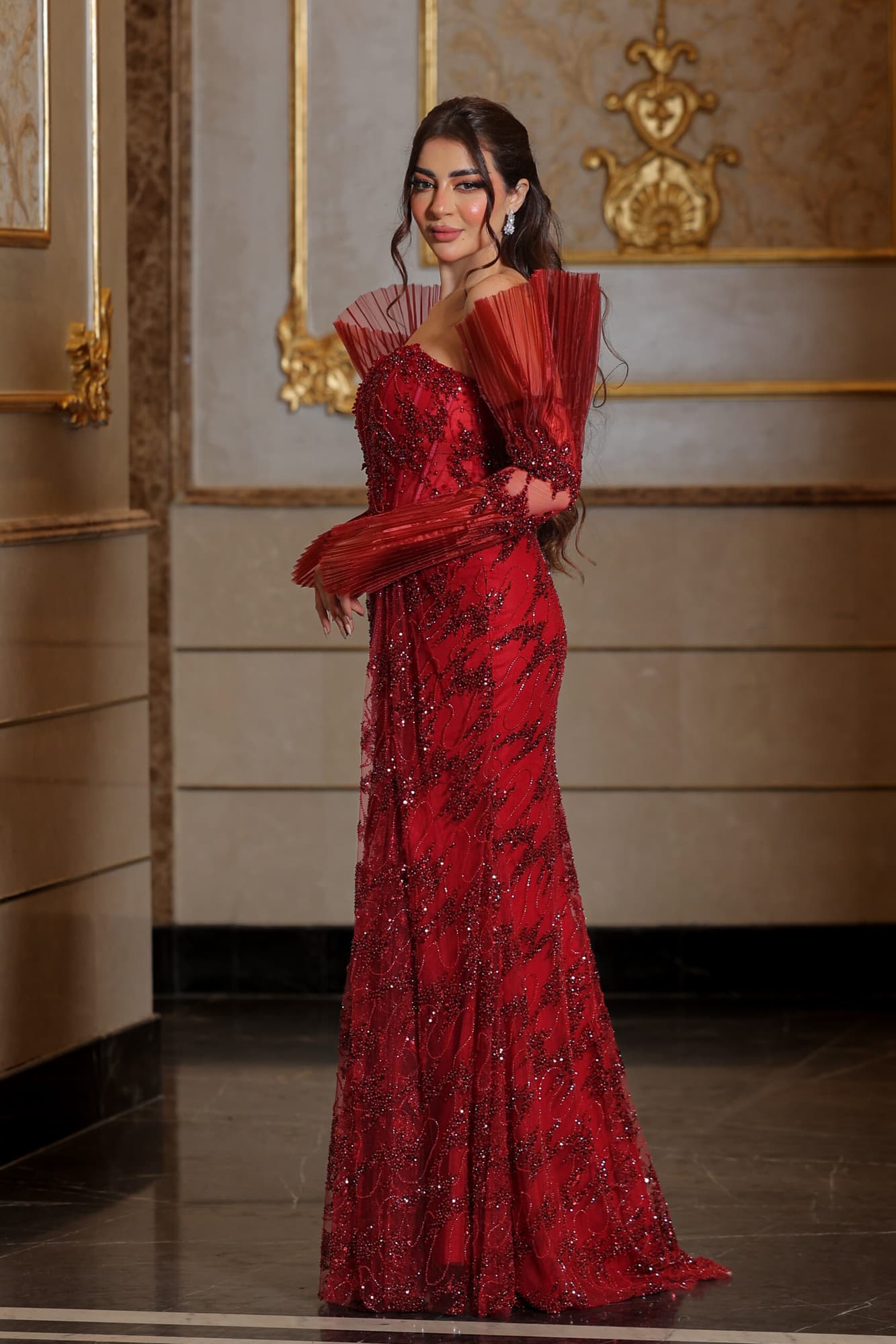 فستان سهرة مطرز كامل باكمام ذيل سمكة