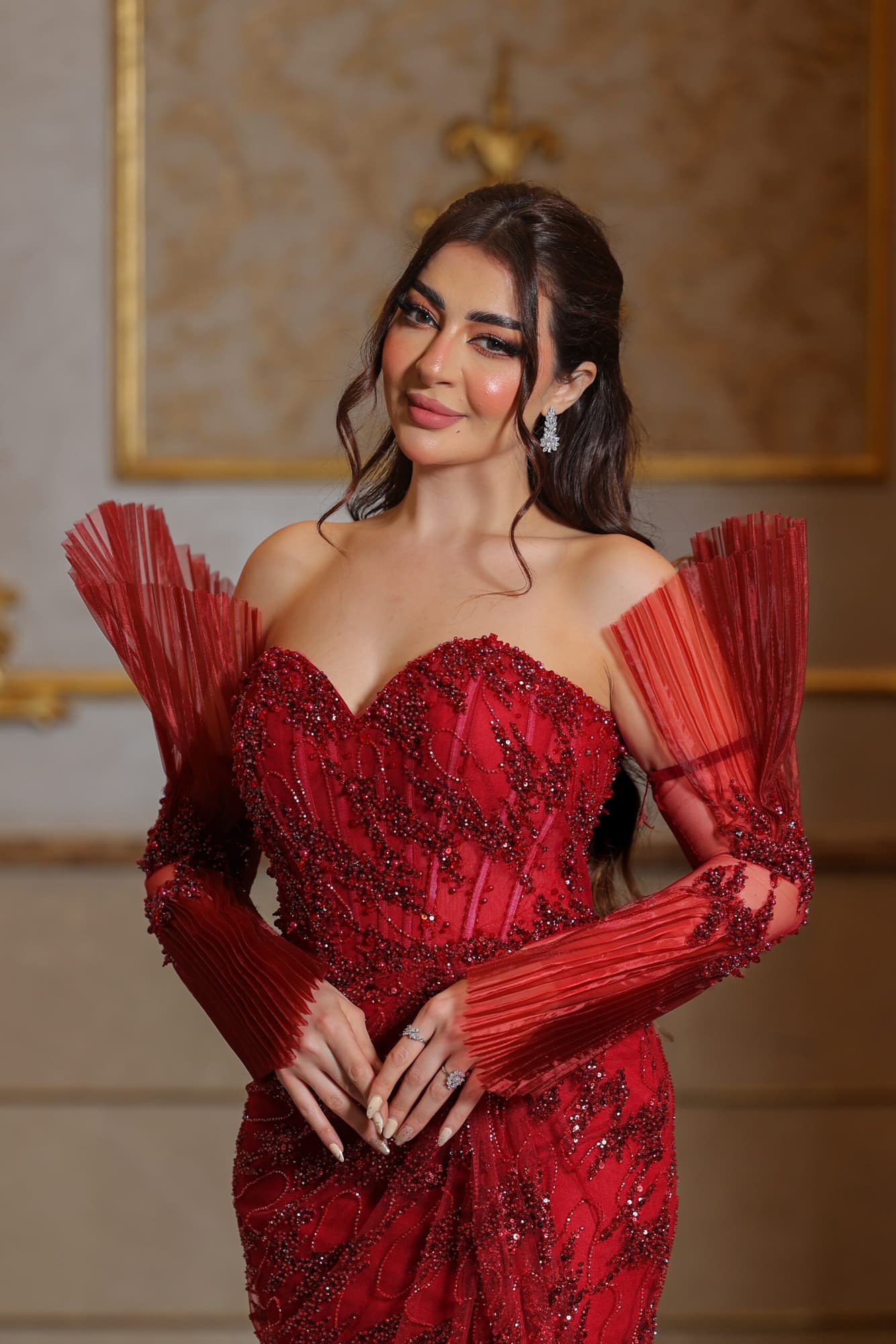 فستان سهرة مطرز كامل باكمام ذيل سمكة