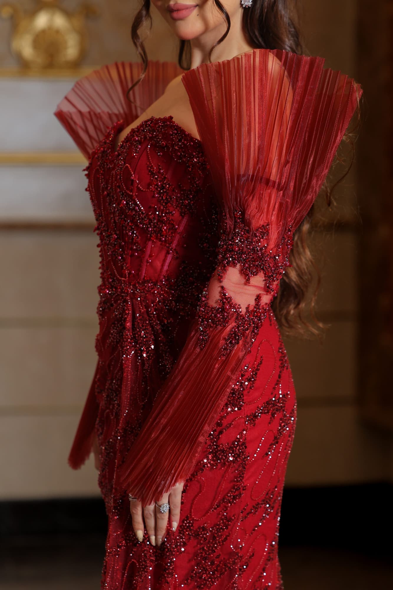 فستان سهرة مطرز كامل باكمام ذيل سمكة