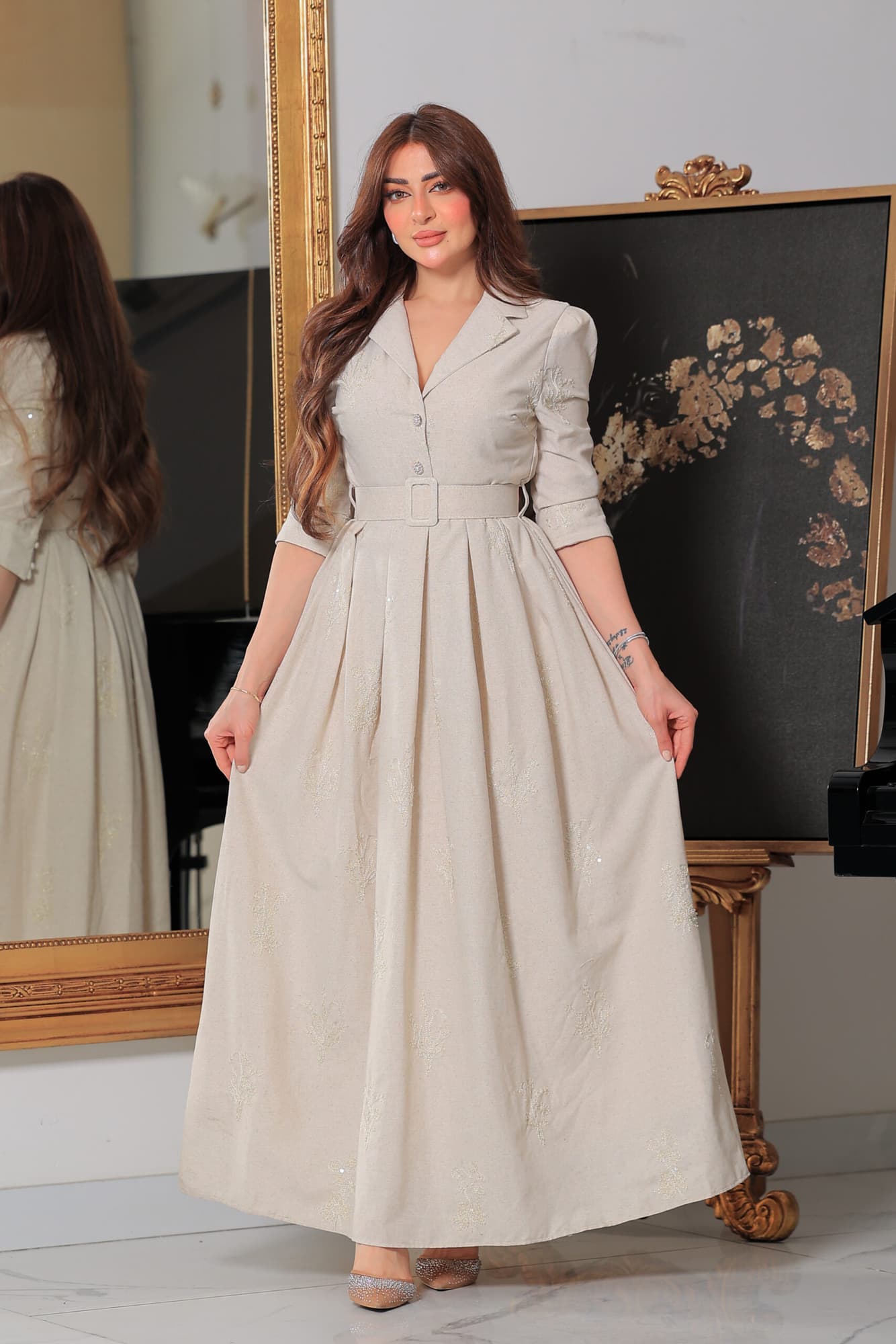 فستان أنيق رسمي كلوش بياقة مطوية مزين بترتر