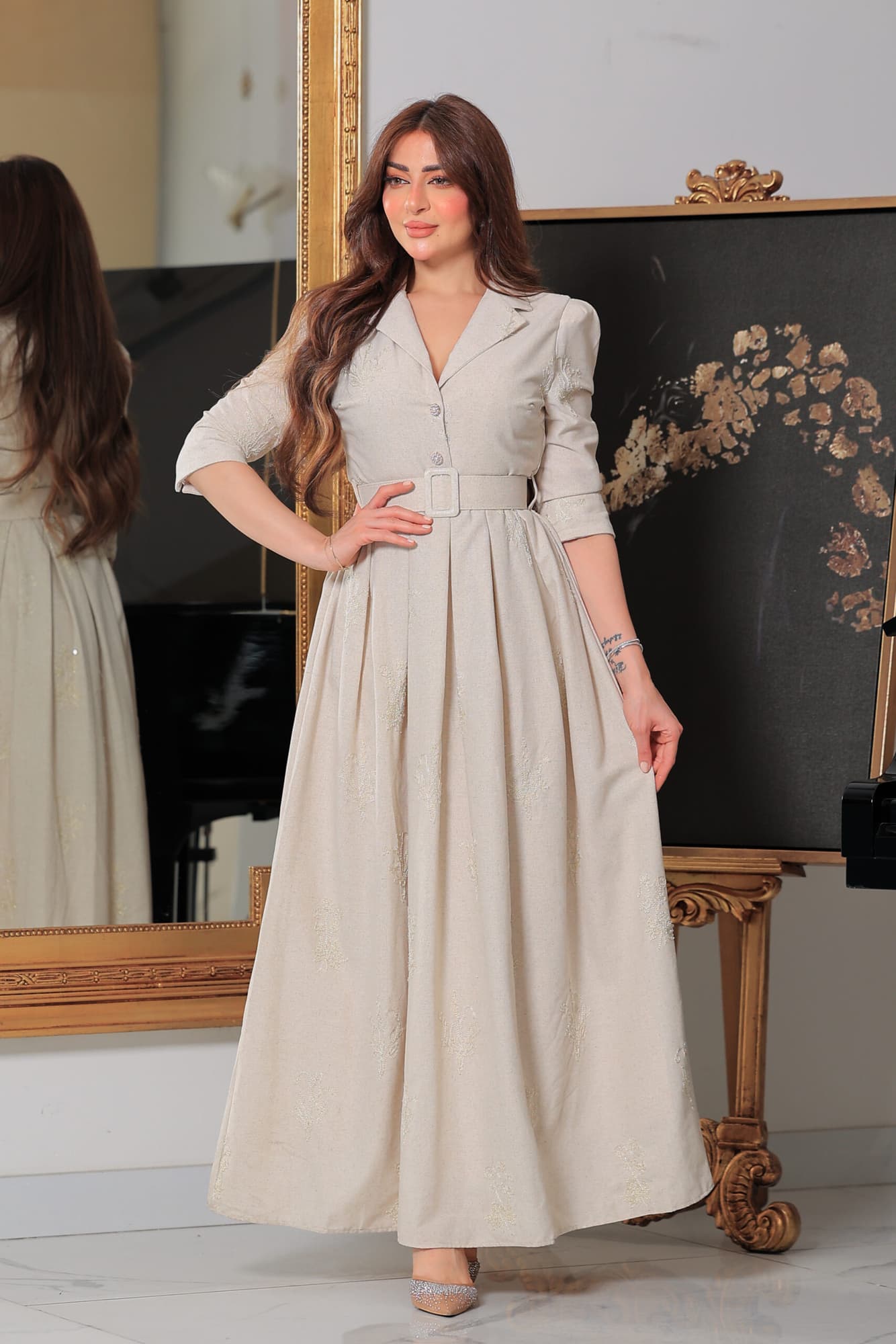 فستان أنيق رسمي كلوش بياقة مطوية مزين بترتر