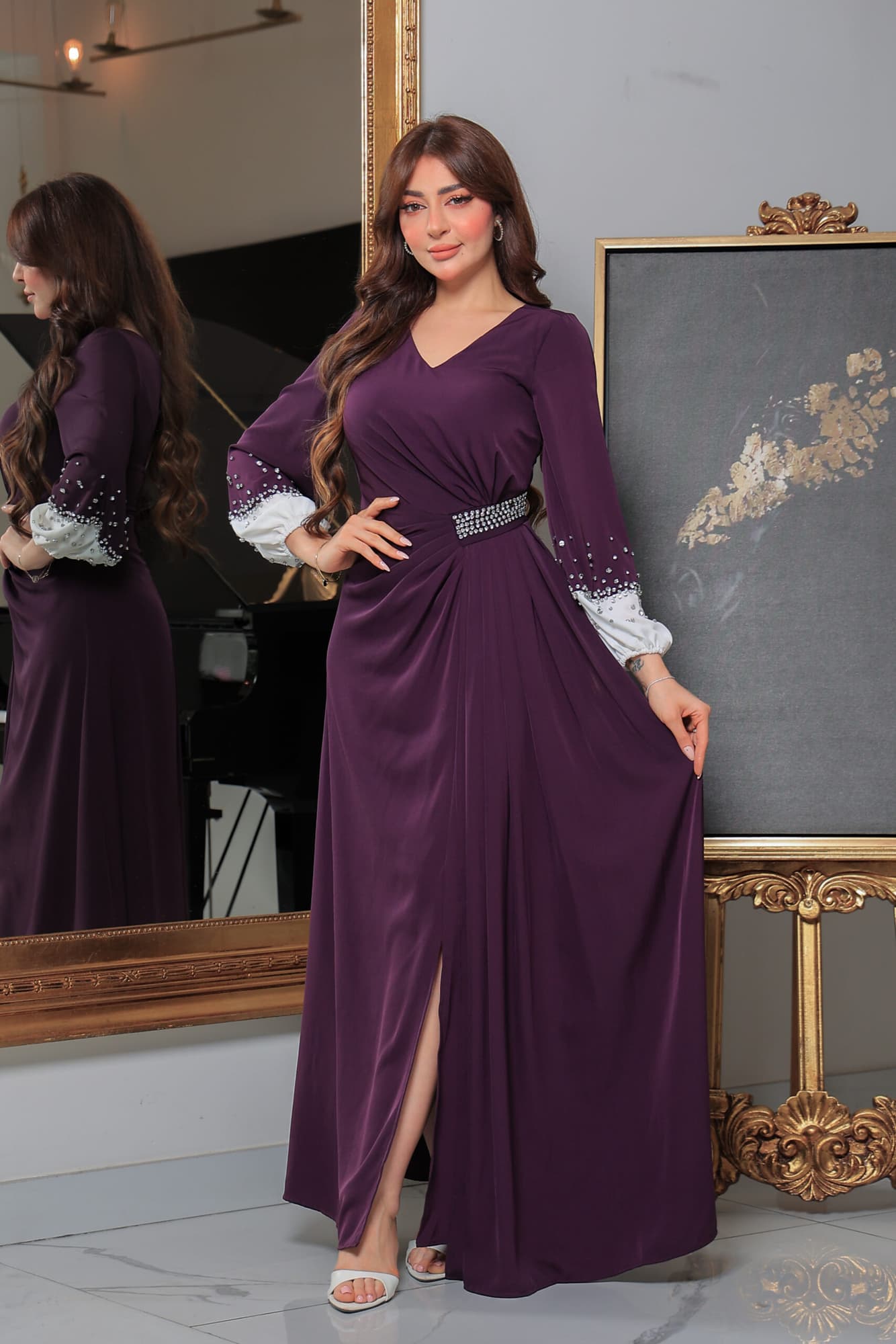 فستان طويل وأنيق يتميز بتصميم راقٍ وجذاب