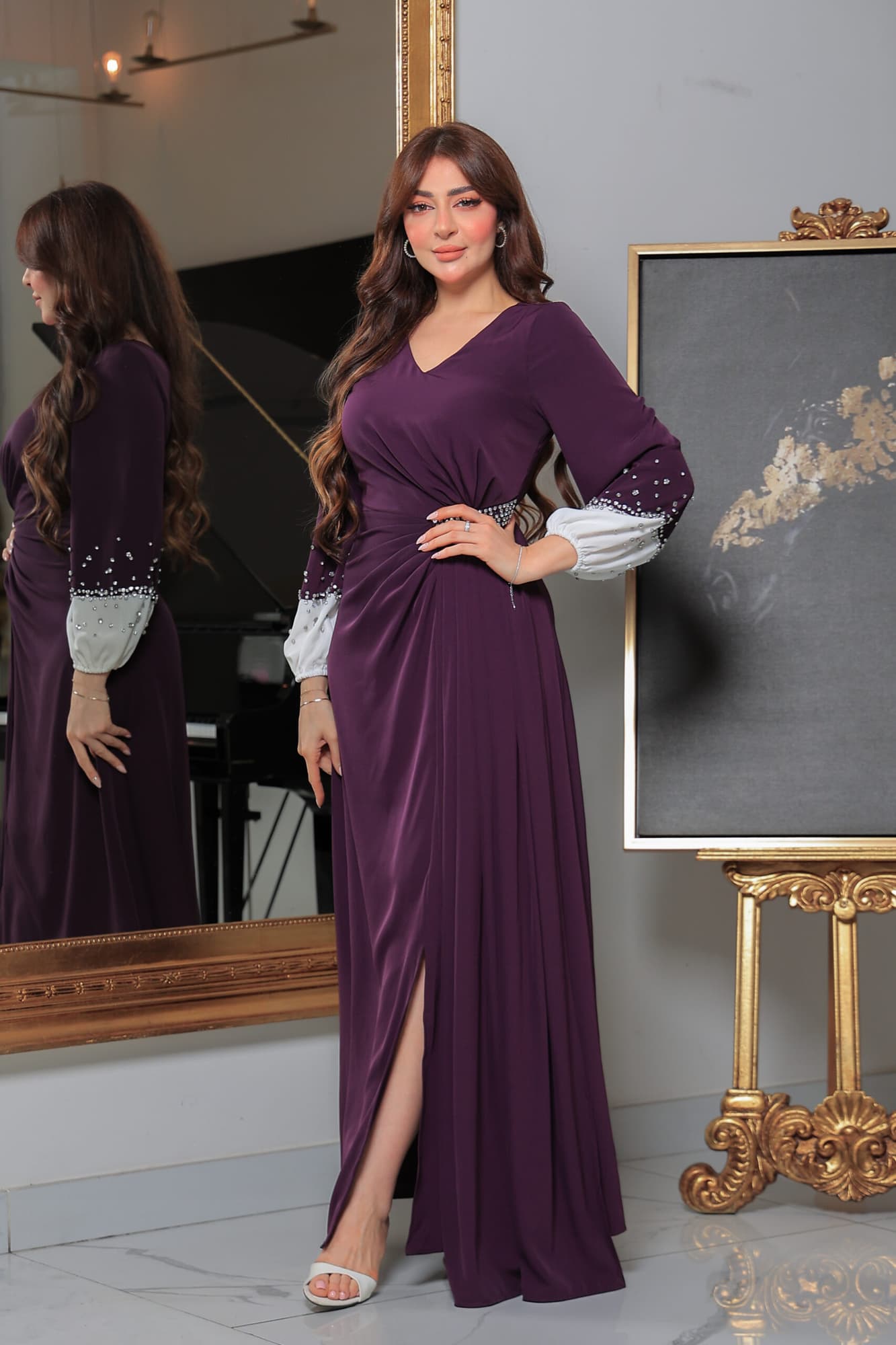 فستان طويل وأنيق يتميز بتصميم راقٍ وجذاب