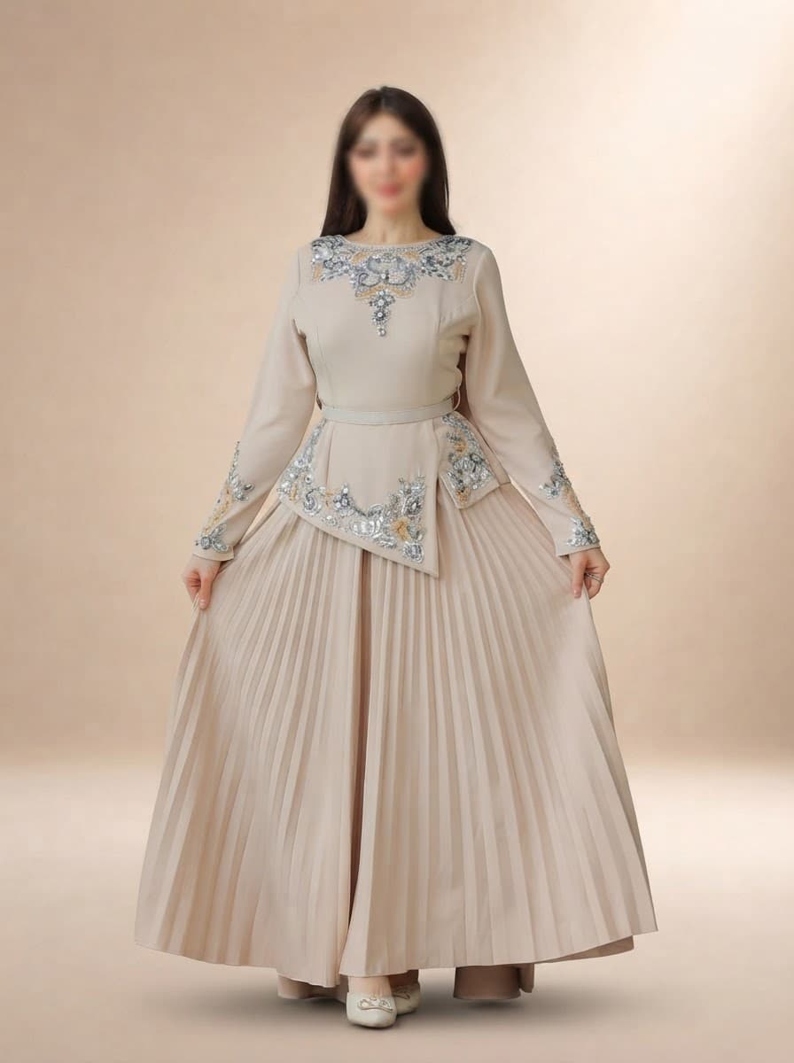 طقم تنورة وبلوزة بتصميم يجمع بين الرقي والأنوثة