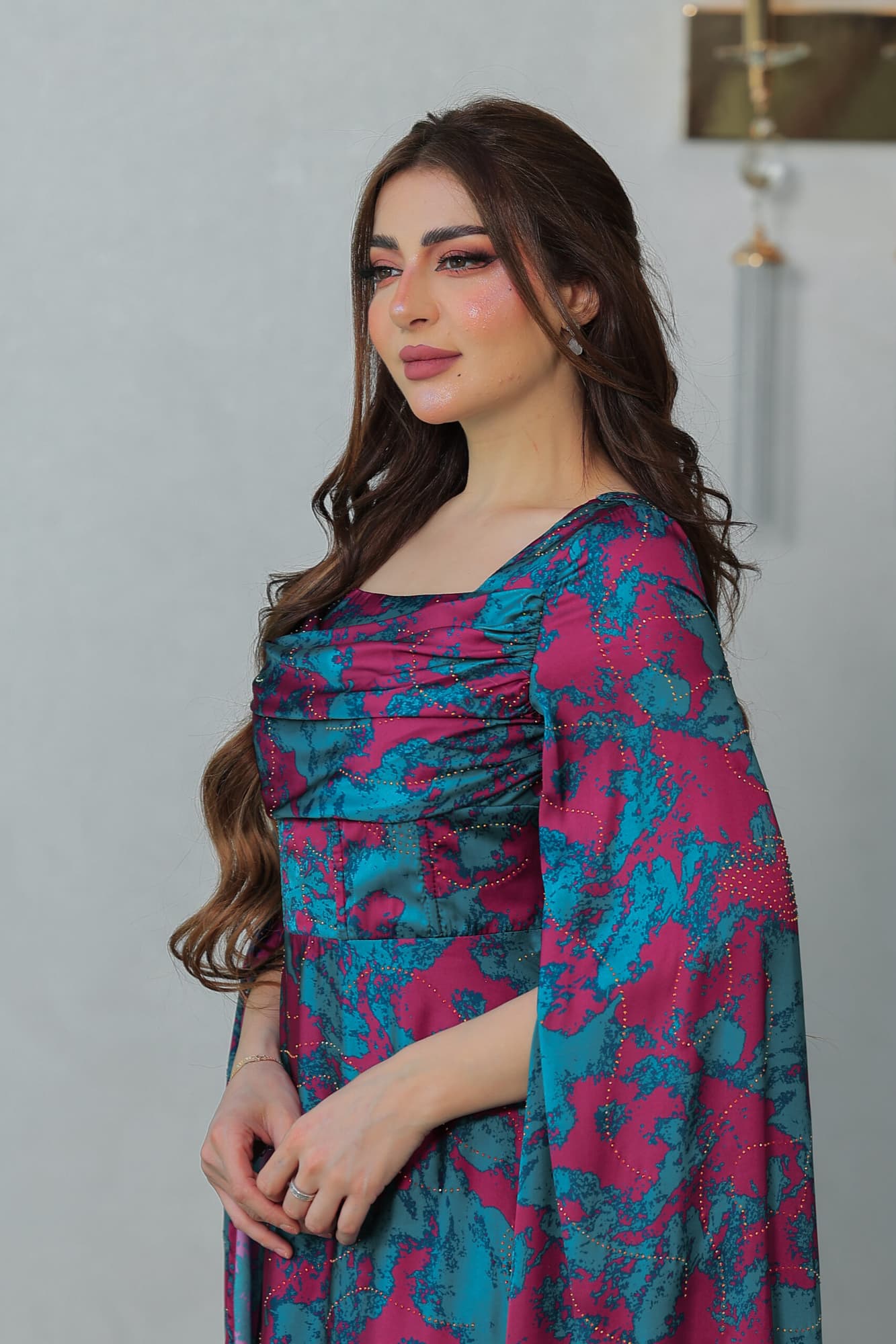 فستان أنيق طويل بتصميم مستوحى من الازياء الملكية