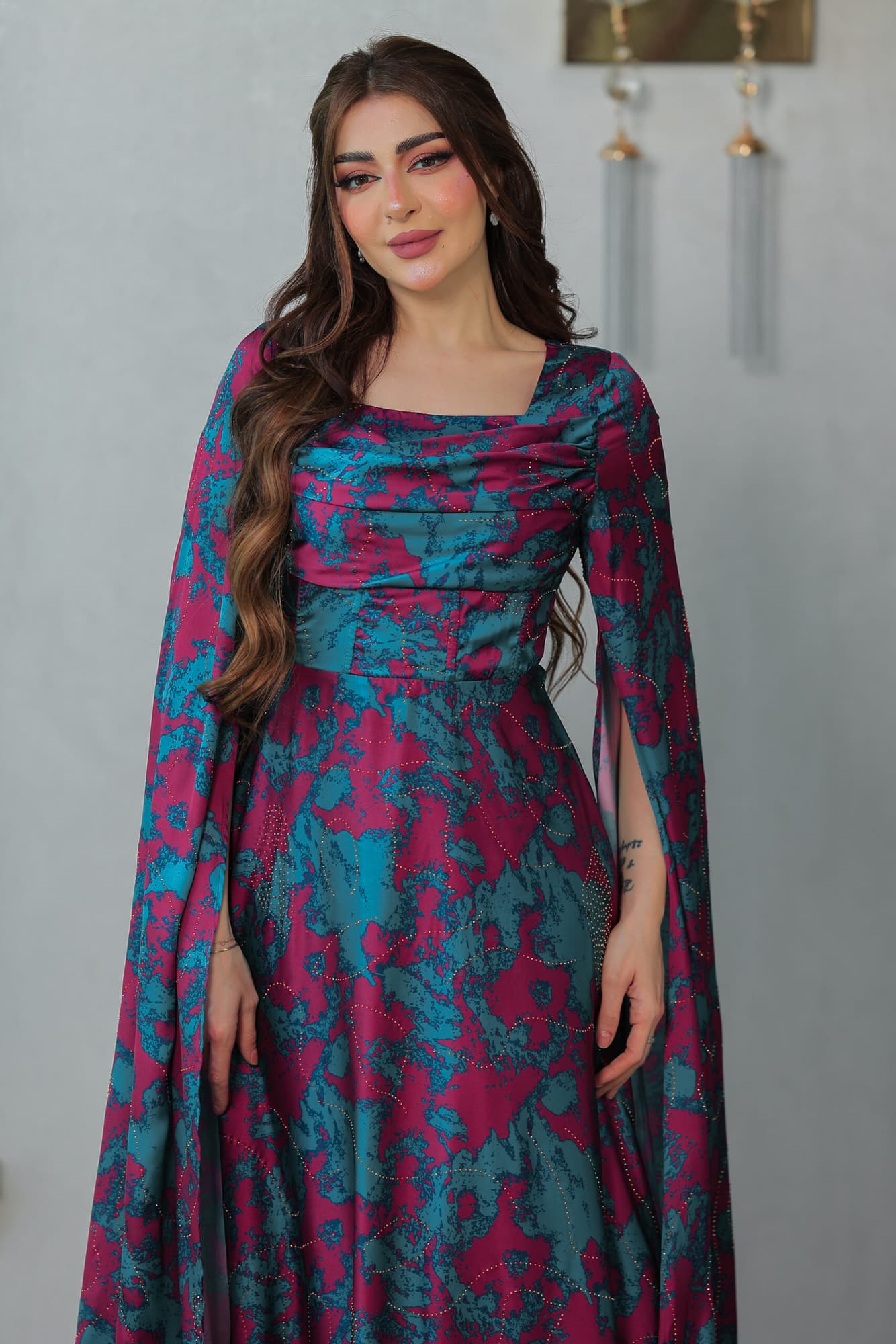 فستان أنيق طويل بتصميم مستوحى من الازياء الملكية