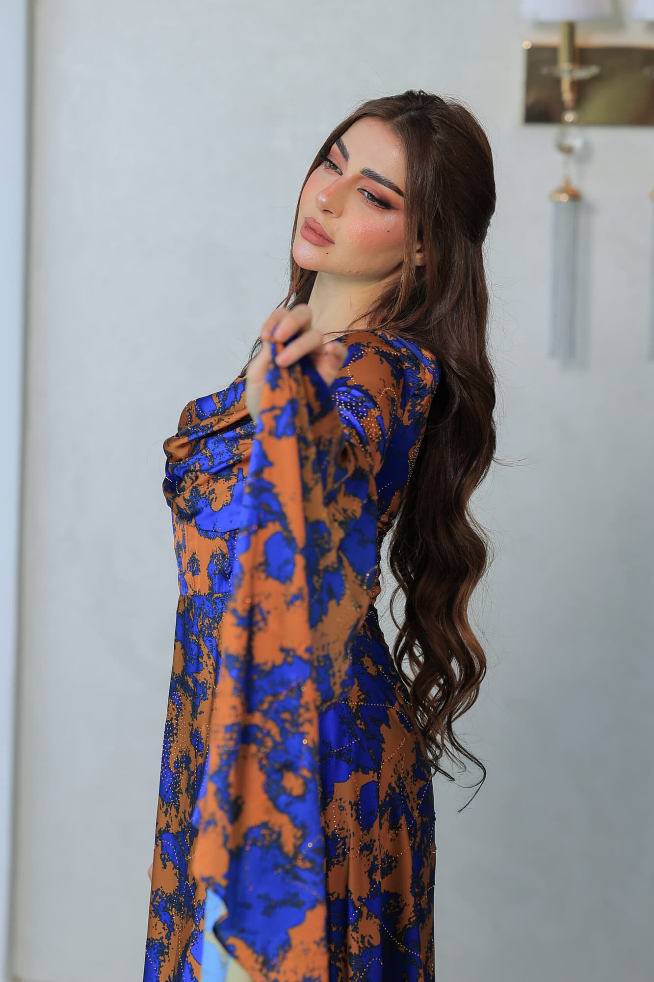 فستان أنيق طويل بتصميم مستوحى من الازياء الملكية