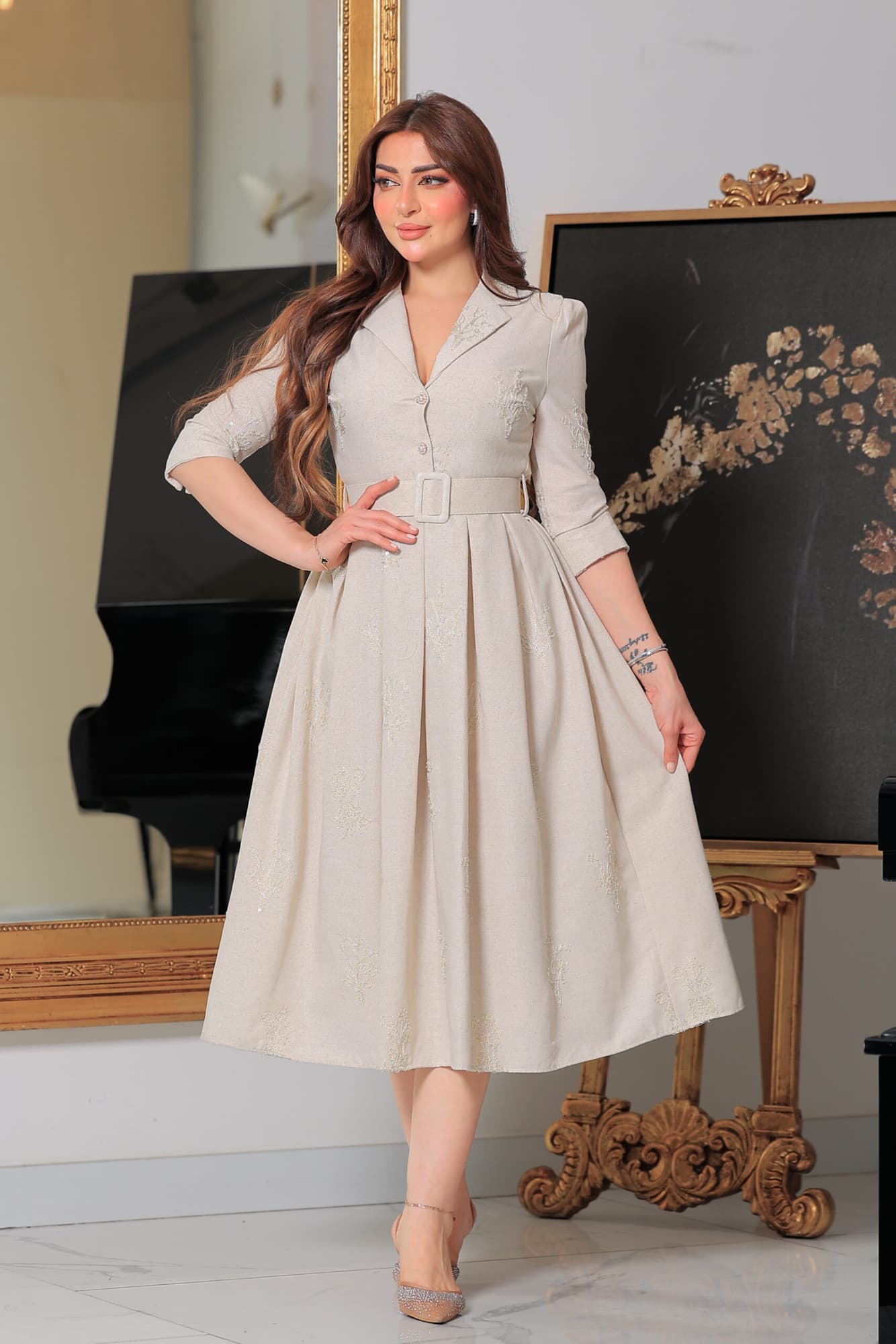 فستان ميدي رسمي مزين بترتر بياقة مطوية