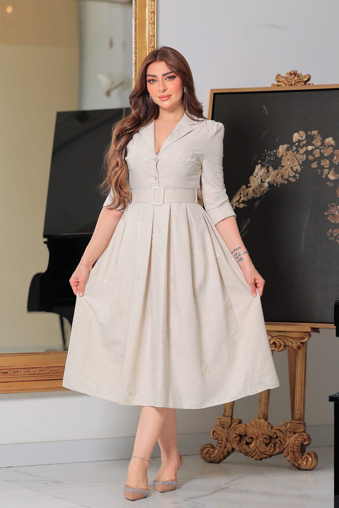 فستان ميدي رسمي مزين بترتر بياقة مطوية