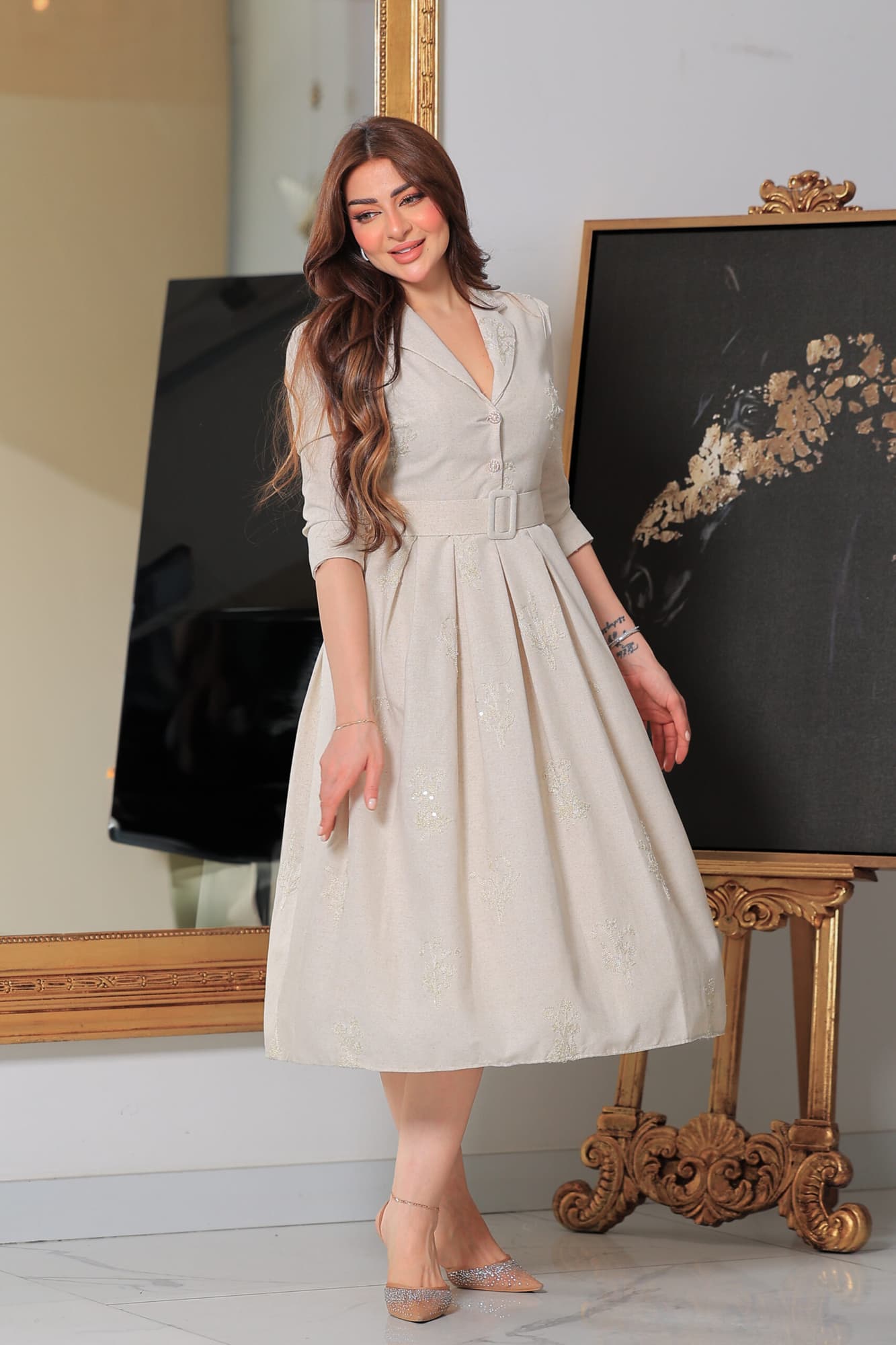 فستان ميدي رسمي مزين بترتر بياقة مطوية