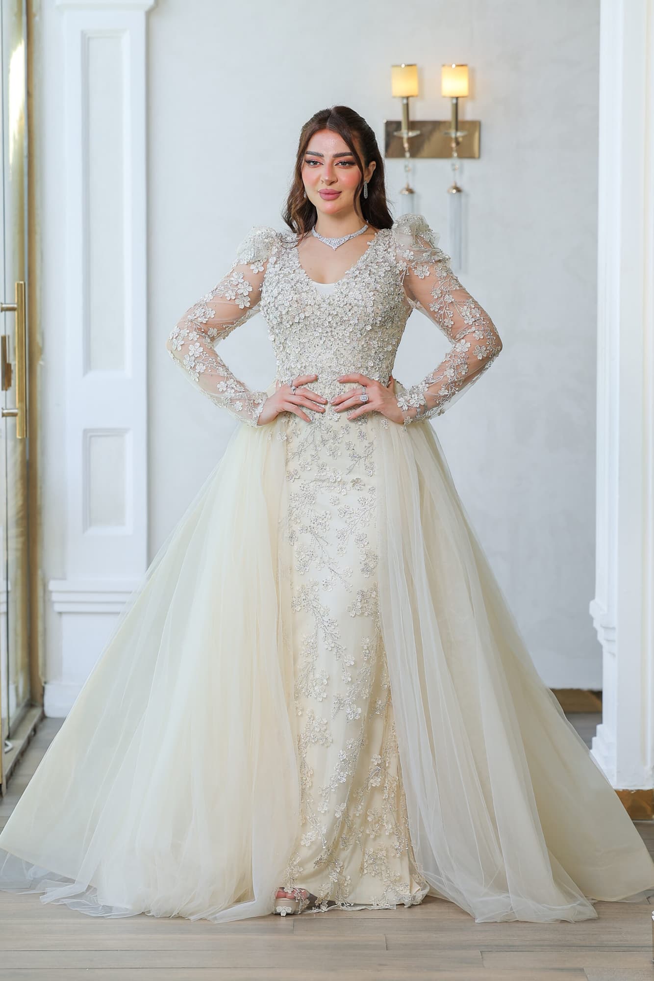 فستان سهرة بيج اكمام شفافه مزين بالورود بيج