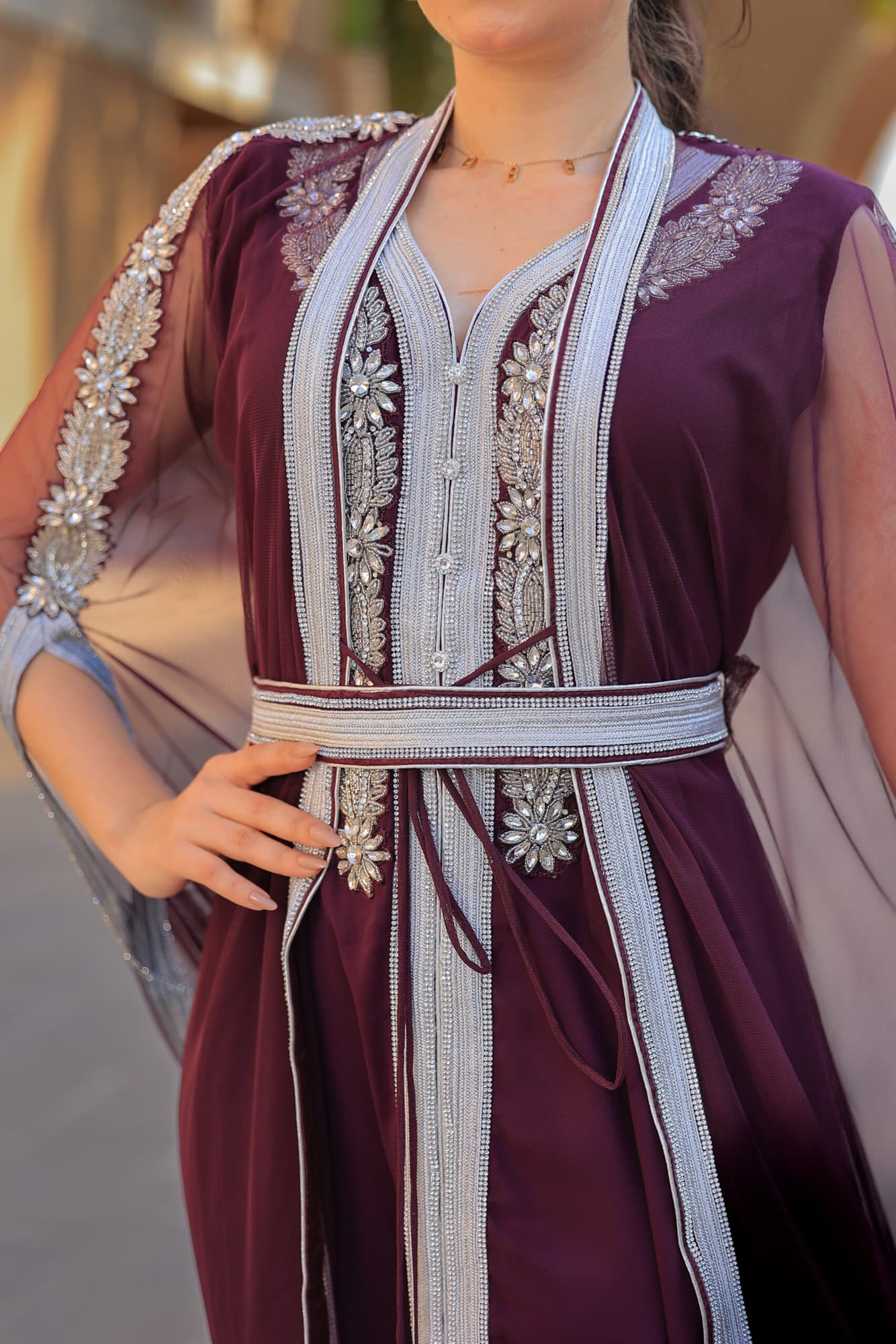 جلابية ملكية بلمسات عصرية بنفسجي