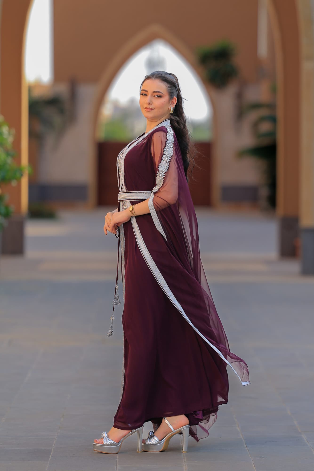 جلابية ملكية بلمسات عصرية