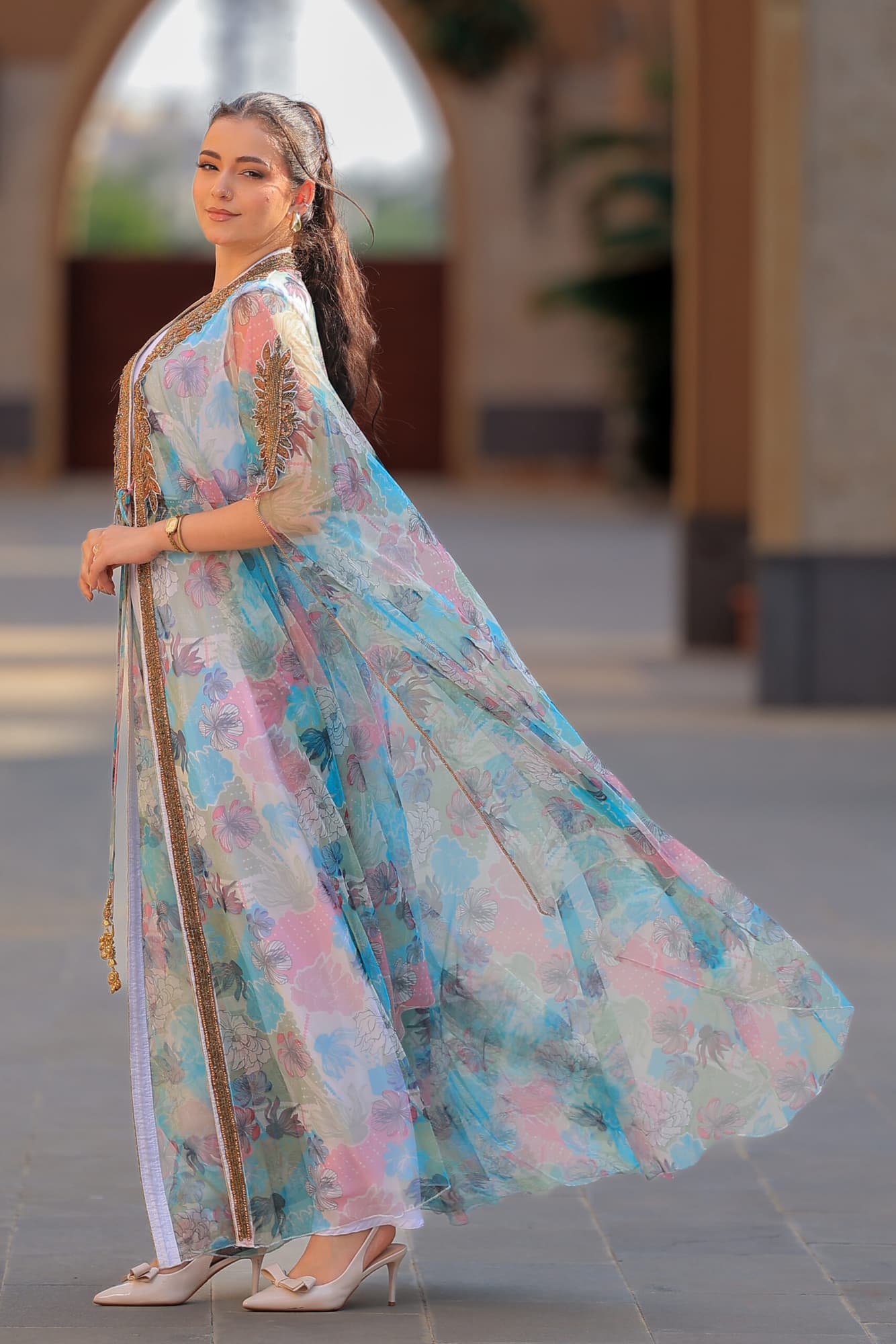 جلابيه ناعمه بطبعات ورود ملونه