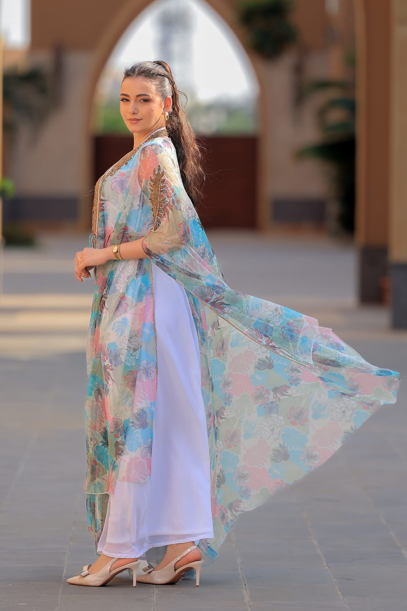 جلابيه ناعمه بطبعات ورود ملونه