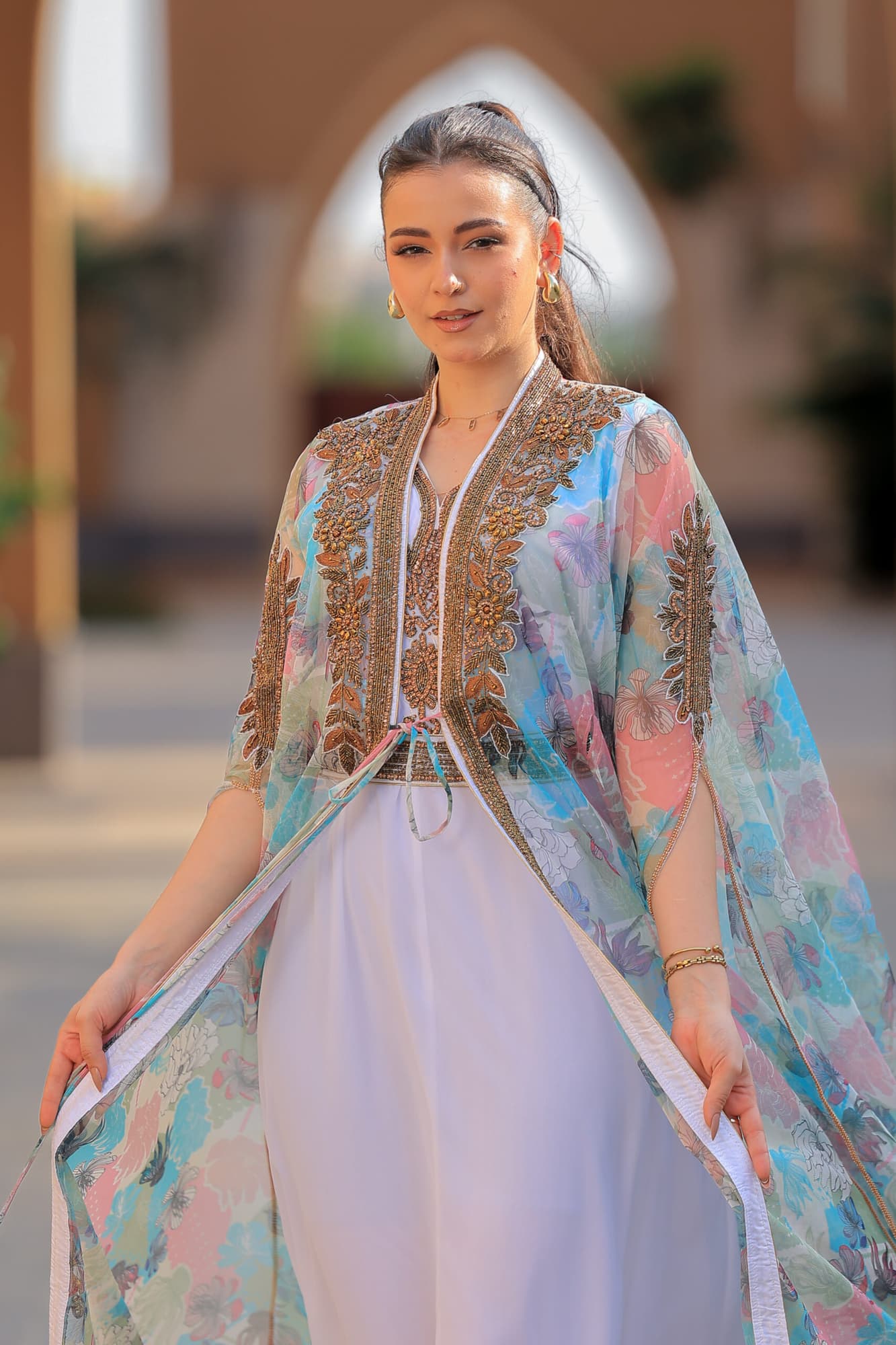 جلابيه ناعمه بطبعات ورود ملونه