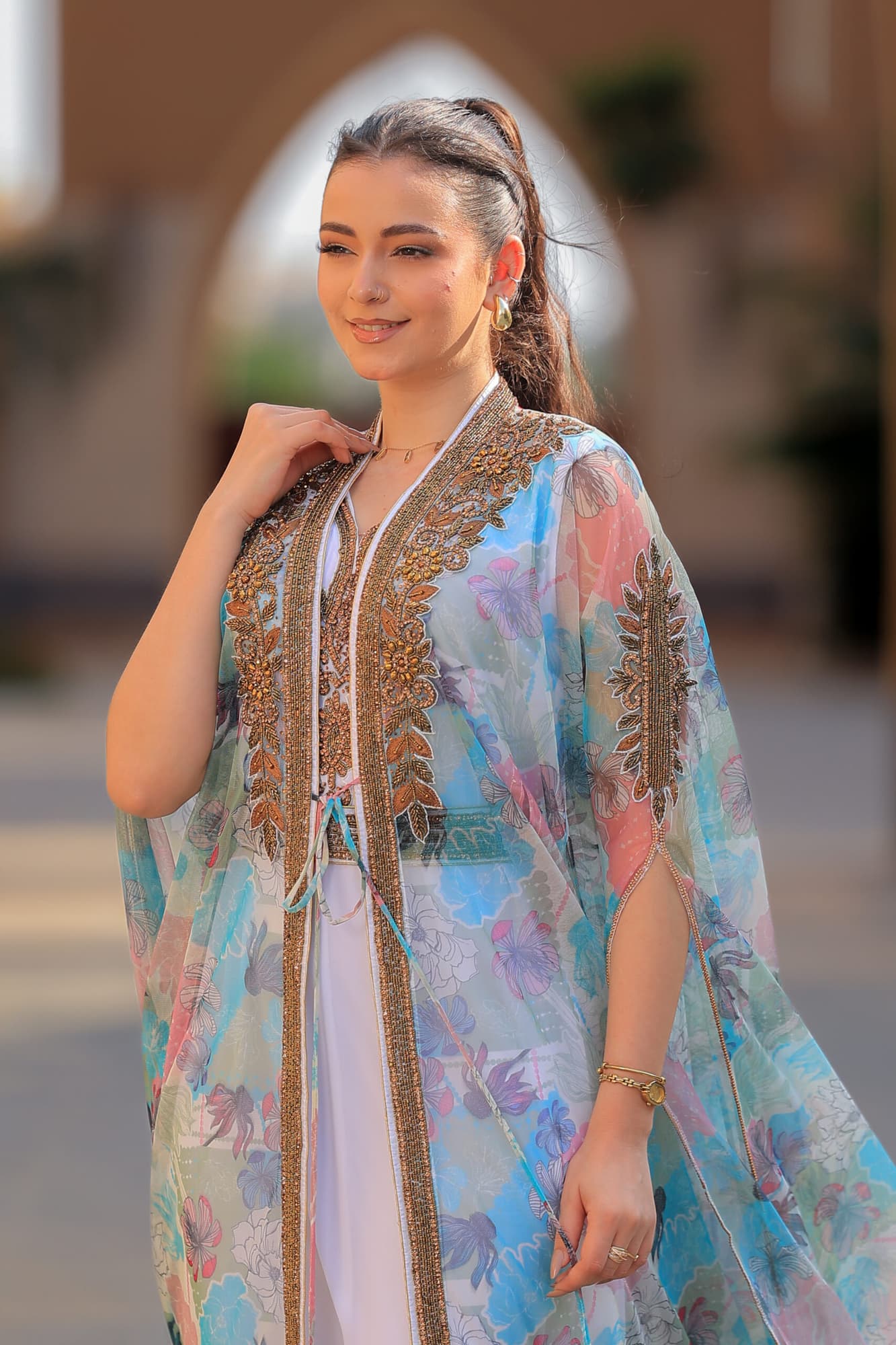 جلابيه ناعمه بطبعات ورود ملونه