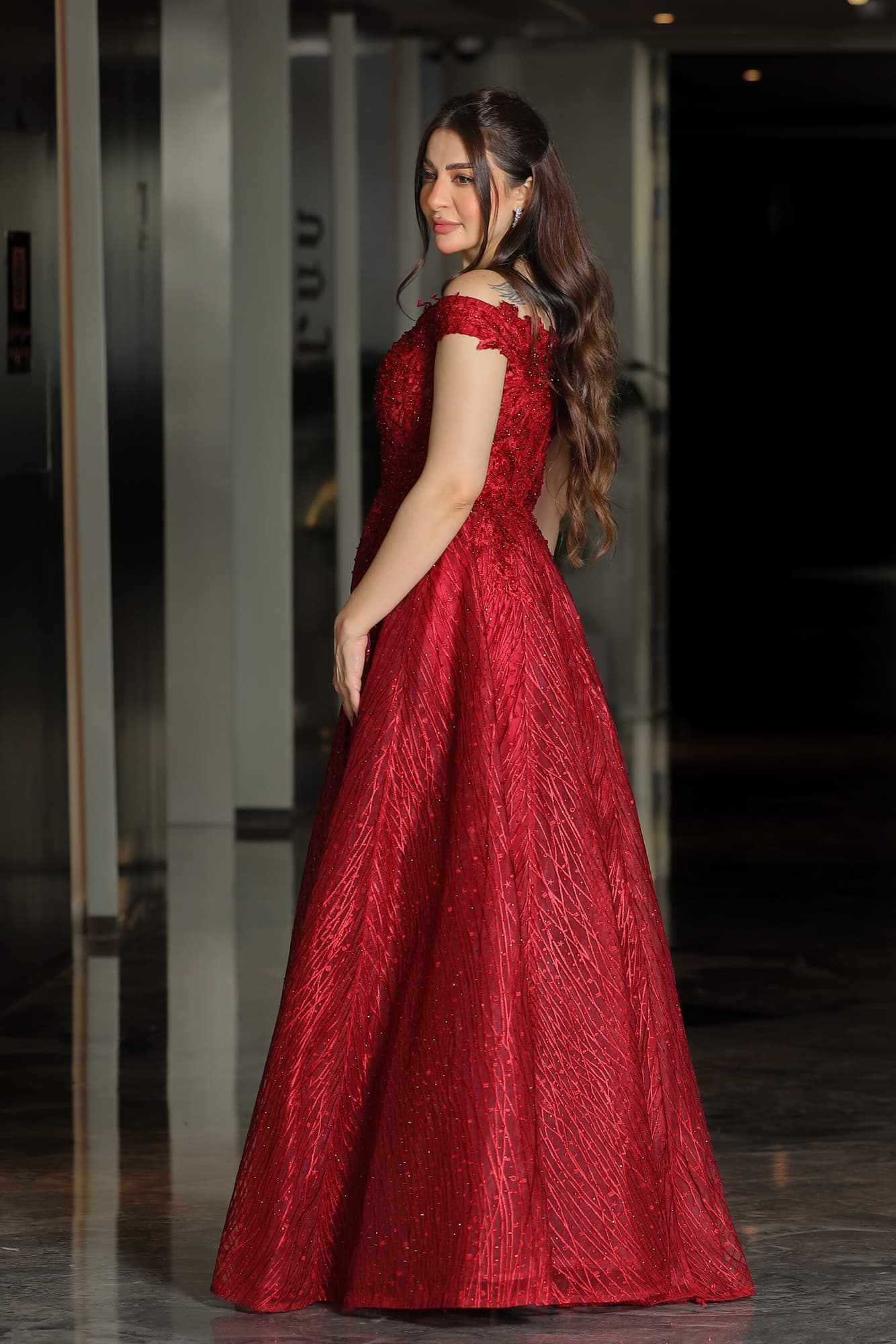 فستان سهرة تل كلوش بكم قصير منسدل