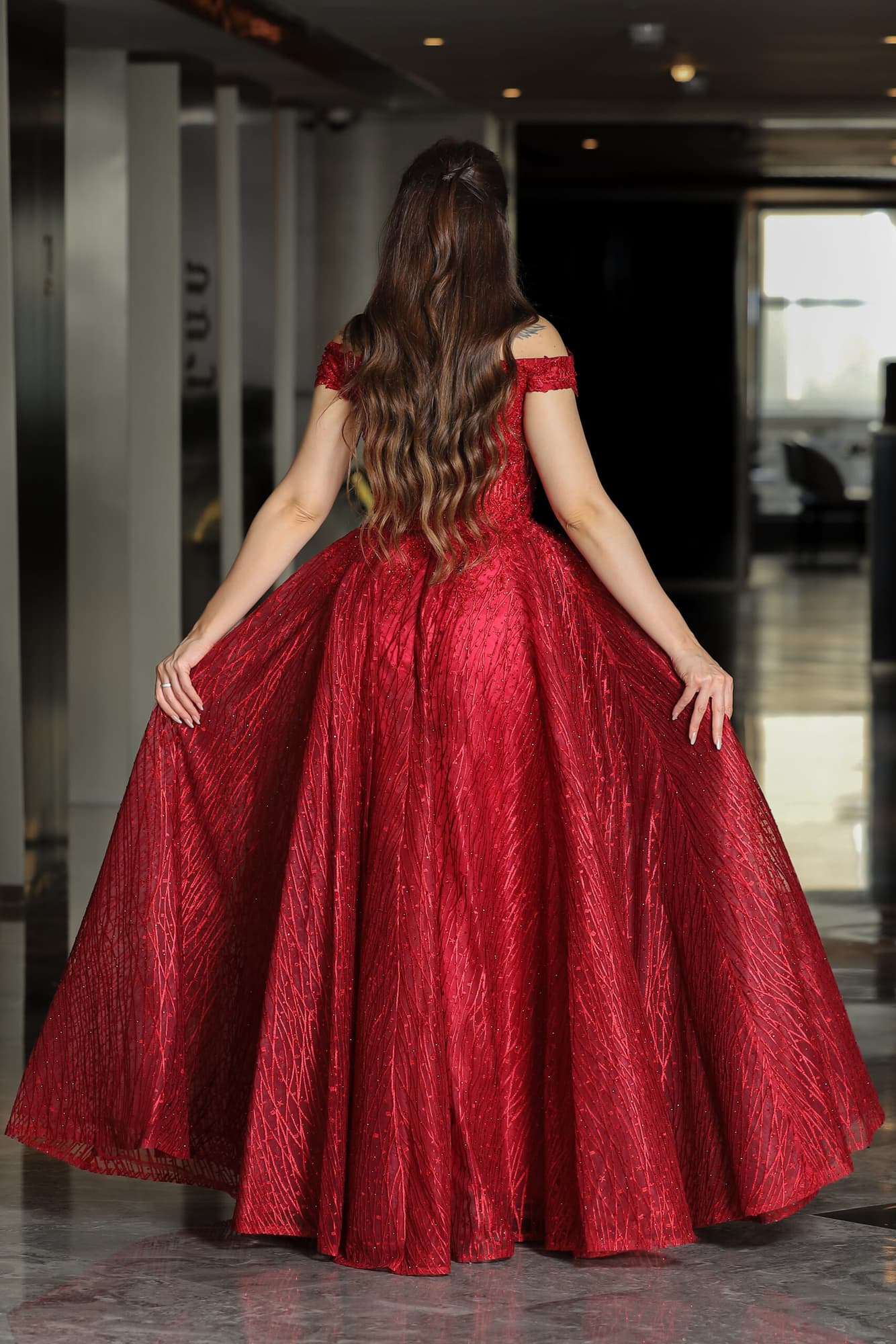 فستان سهرة تل كلوش بكم قصير منسدل