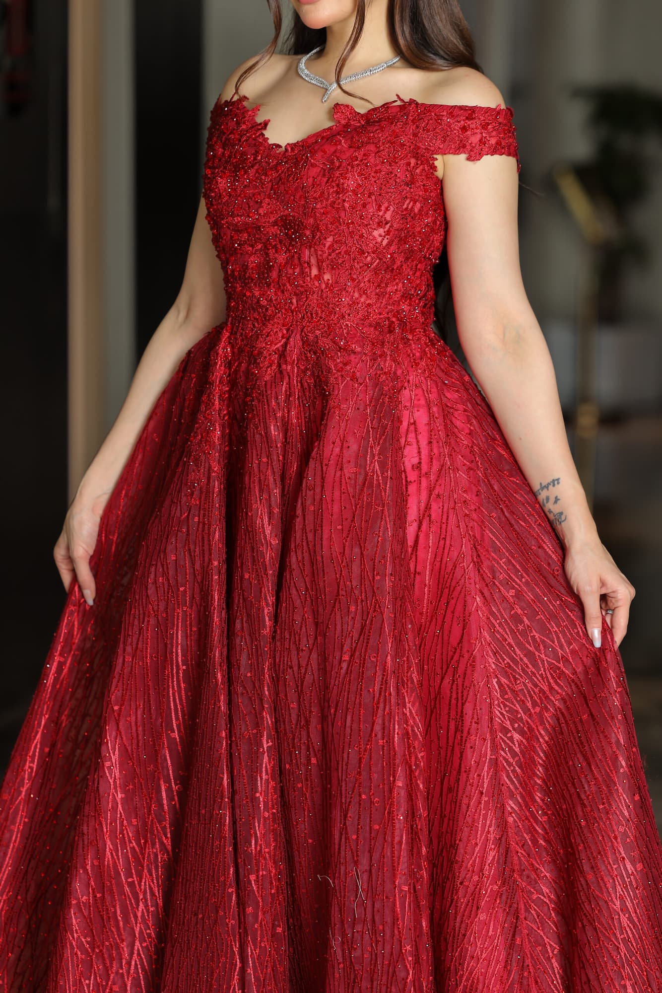 فستان سهرة تل كلوش بكم قصير منسدل