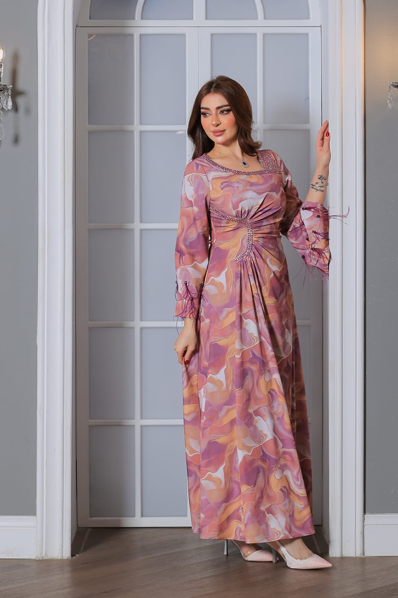 فستان ناعم بقصة أكمام مميزة مزينة بريش