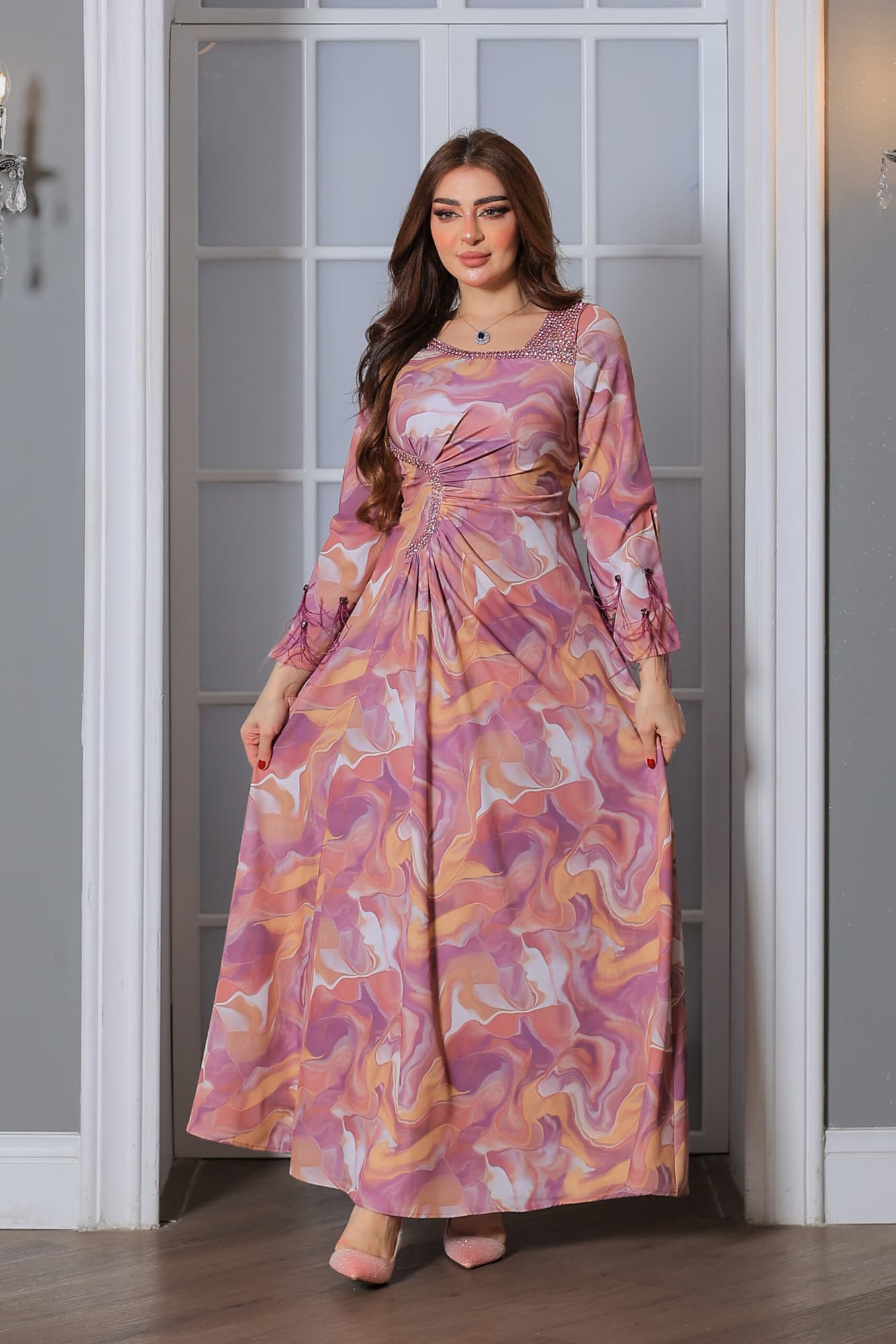 فستان ناعم بقصة أكمام مميزة مزينة بريش