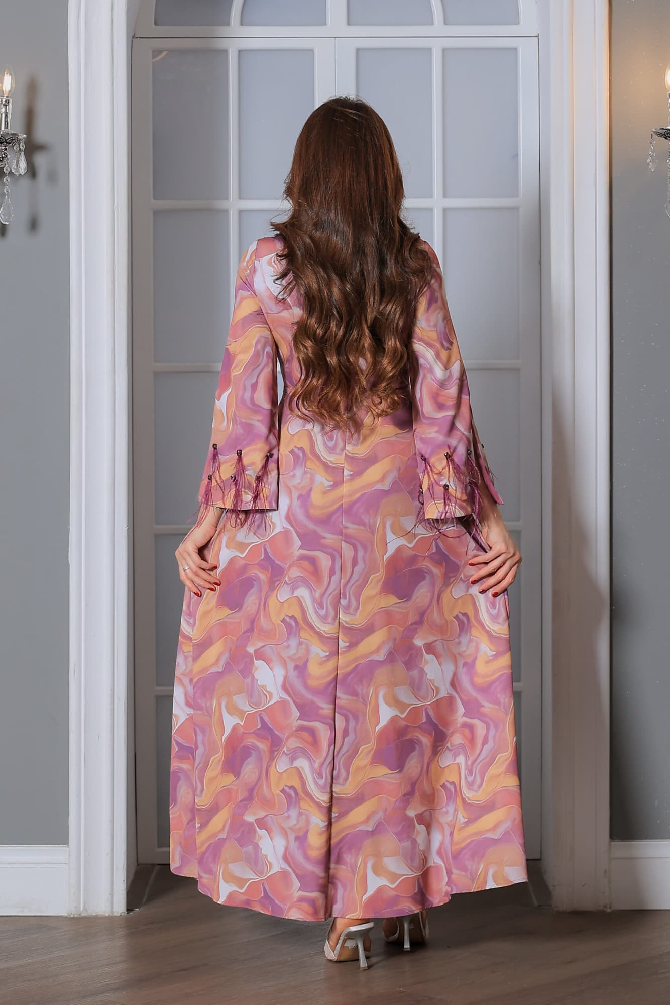 فستان ناعم بقصة أكمام مميزة مزينة بريش