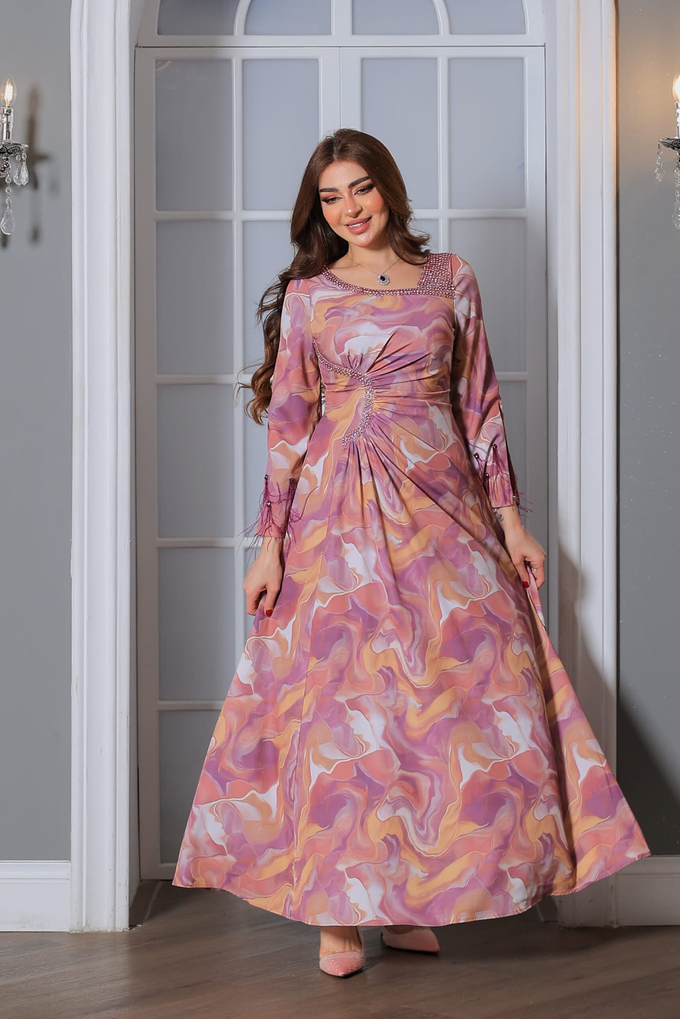 فستان ناعم بقصة أكمام مميزة مزينة بريش