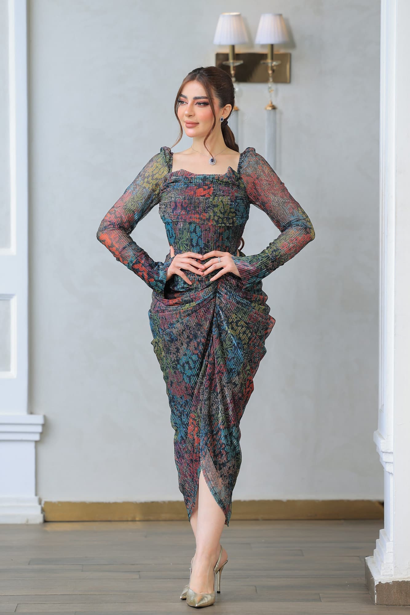 فستان ميدي ملون بقصة متدرجة عند الخصر