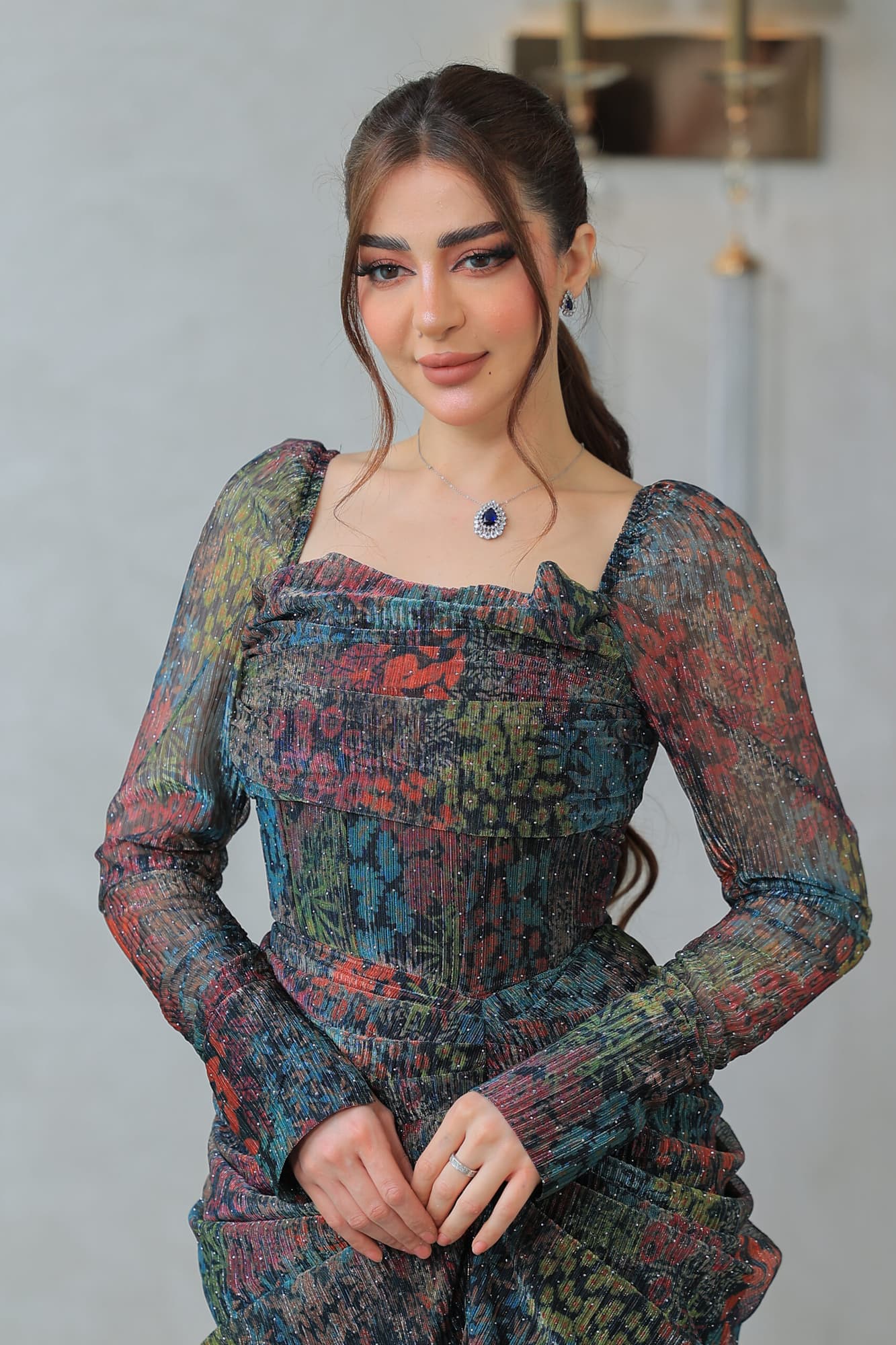 فستان ميدي ملون بقصة متدرجة عند الخصر