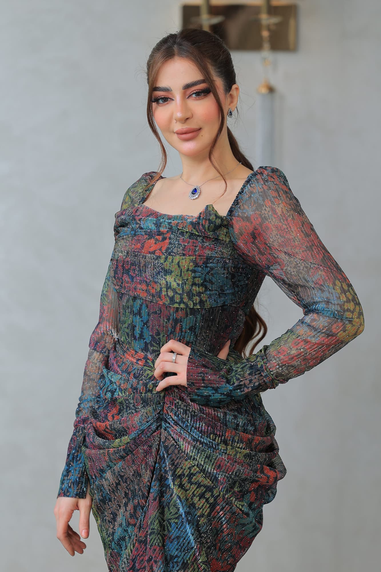 فستان ميدي ملون بقصة متدرجة عند الخصر