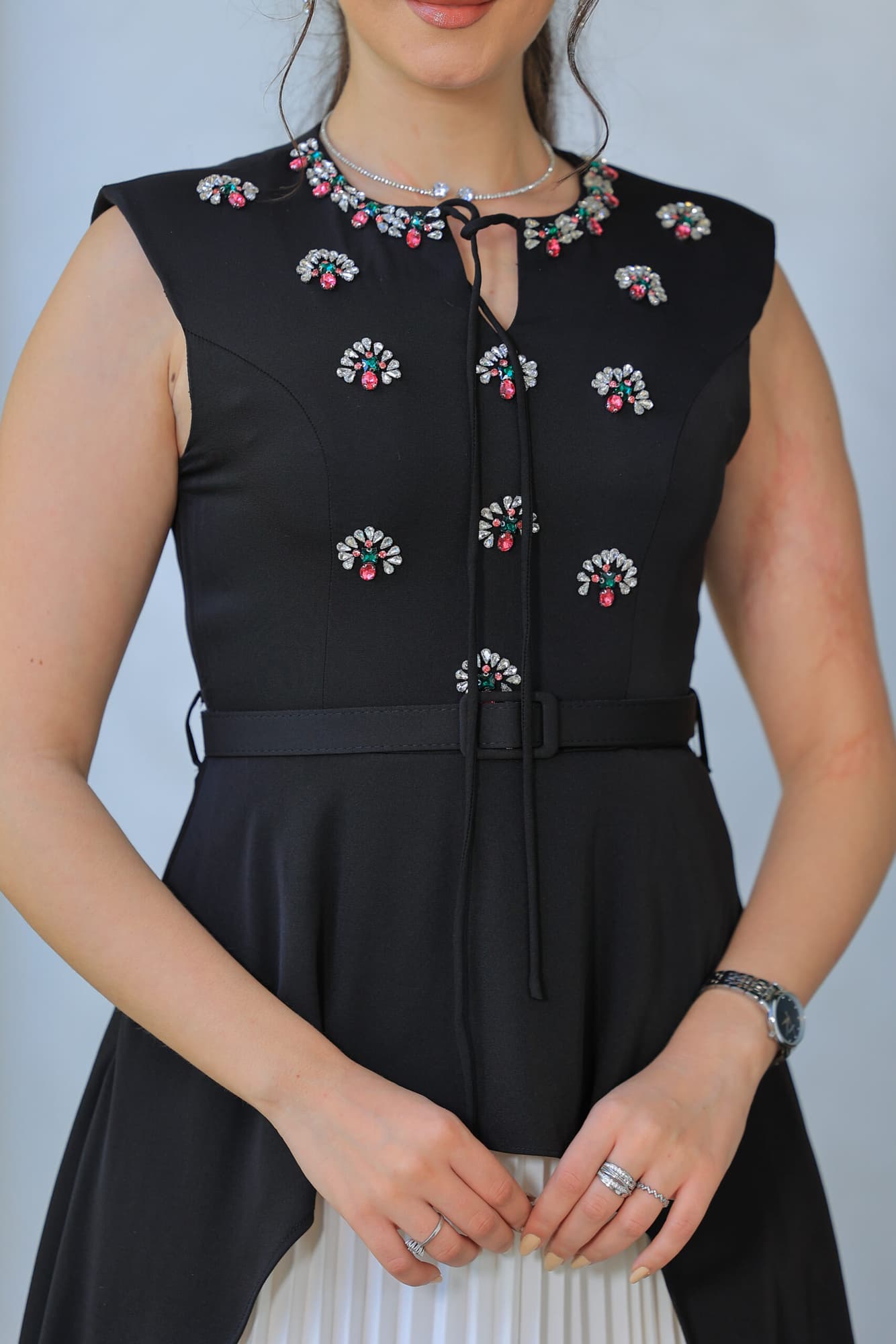 فستان انيق بتصميم مزدوج الالوان اسود