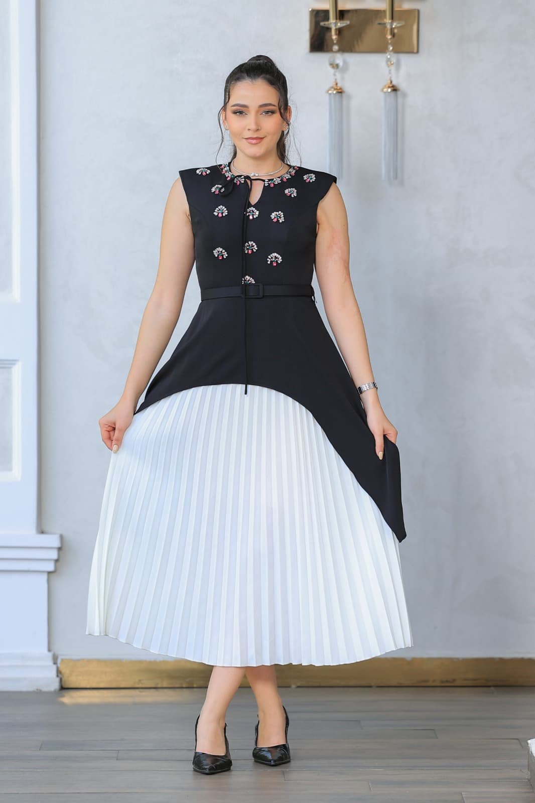 فستان انيق بتصميم مزدوج الالوان