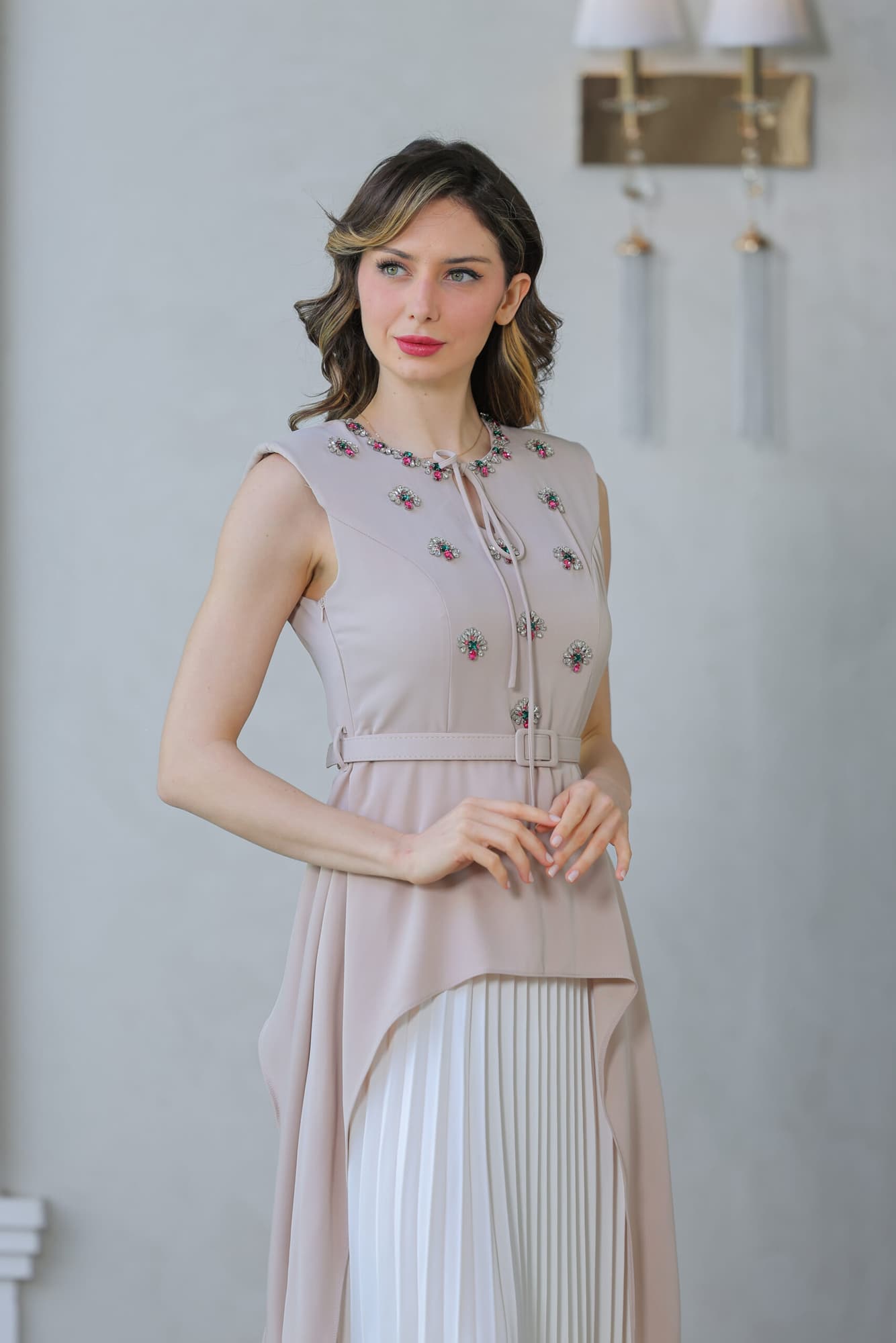 فستان انيق بتصميم مزدوج الالوان