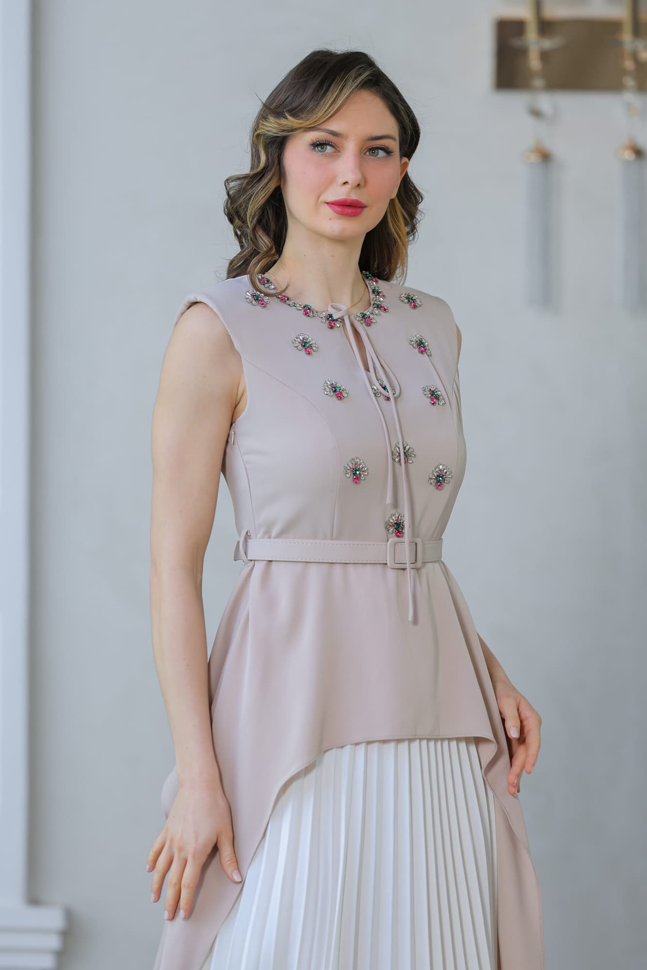 فستان انيق بتصميم مزدوج الالوان