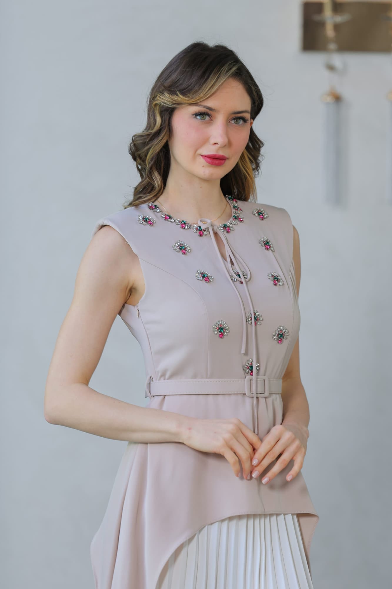 فستان انيق بتصميم مزدوج الالوان