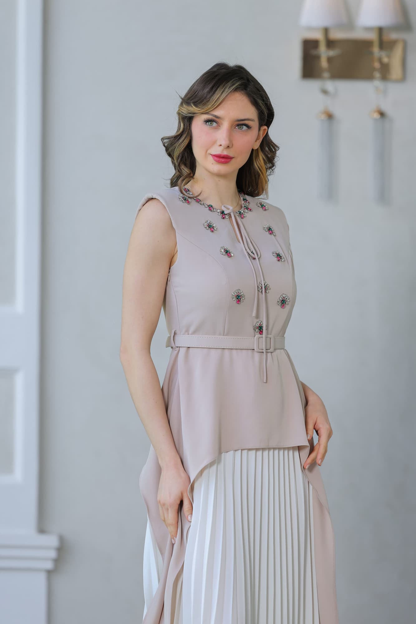 فستان انيق بتصميم مزدوج الالوان