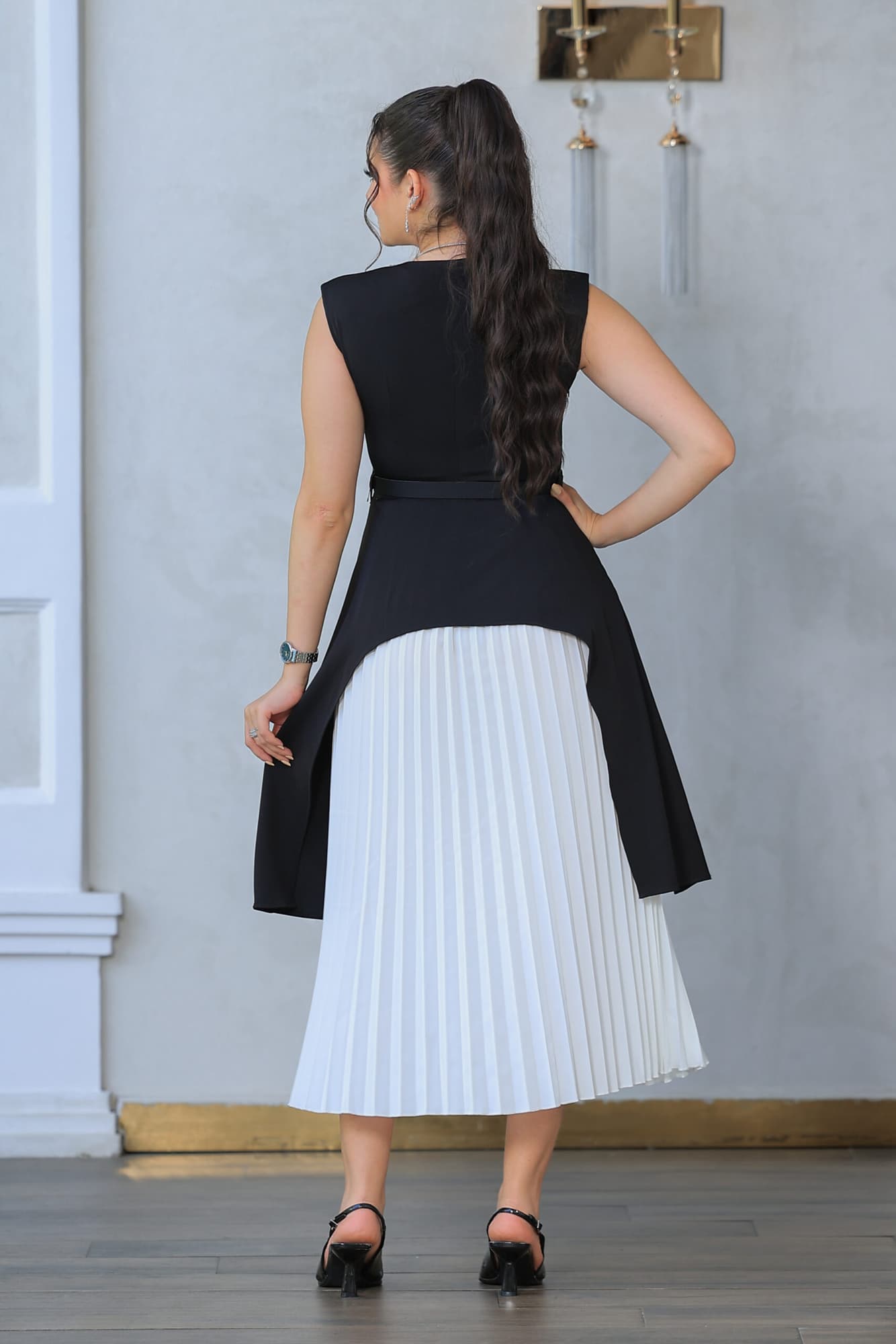 فستان انيق بتصميم مزدوج الالوان